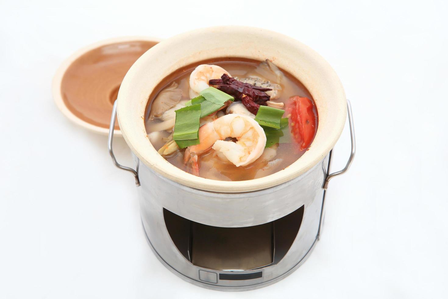 cuisine thaïlandaise tom yum fruits de mer photo