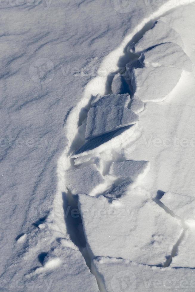 une grande quantité de neige a formé des congères photo