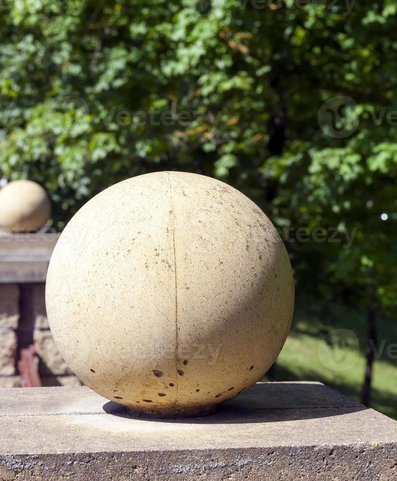 boule sphérique en béton photo