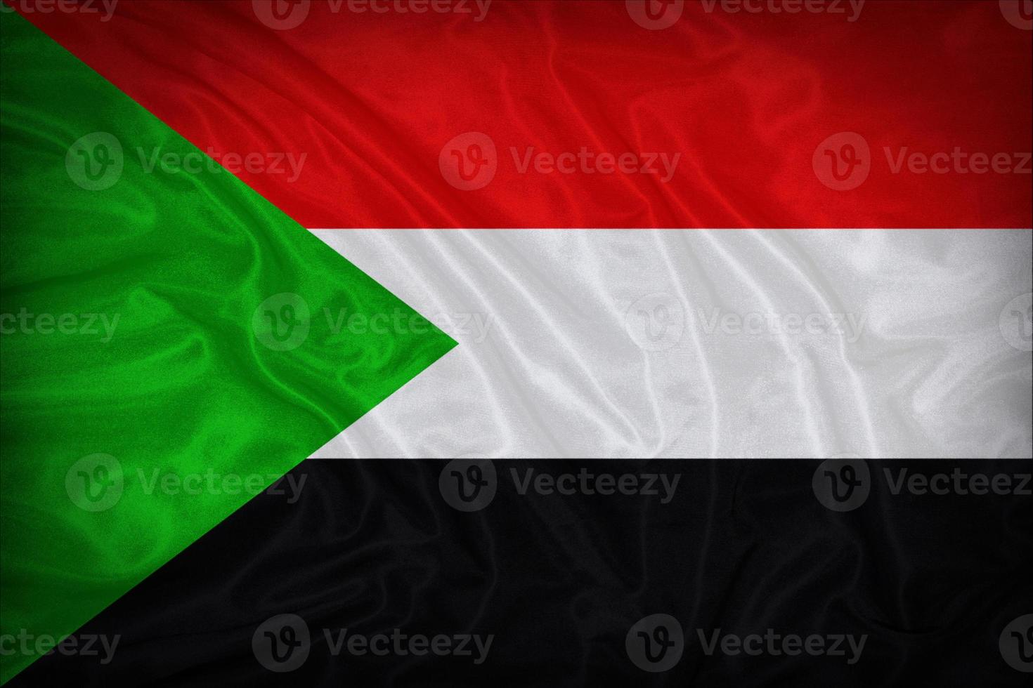 motif de drapeau du Soudan sur la texture du tissu, style vintage photo