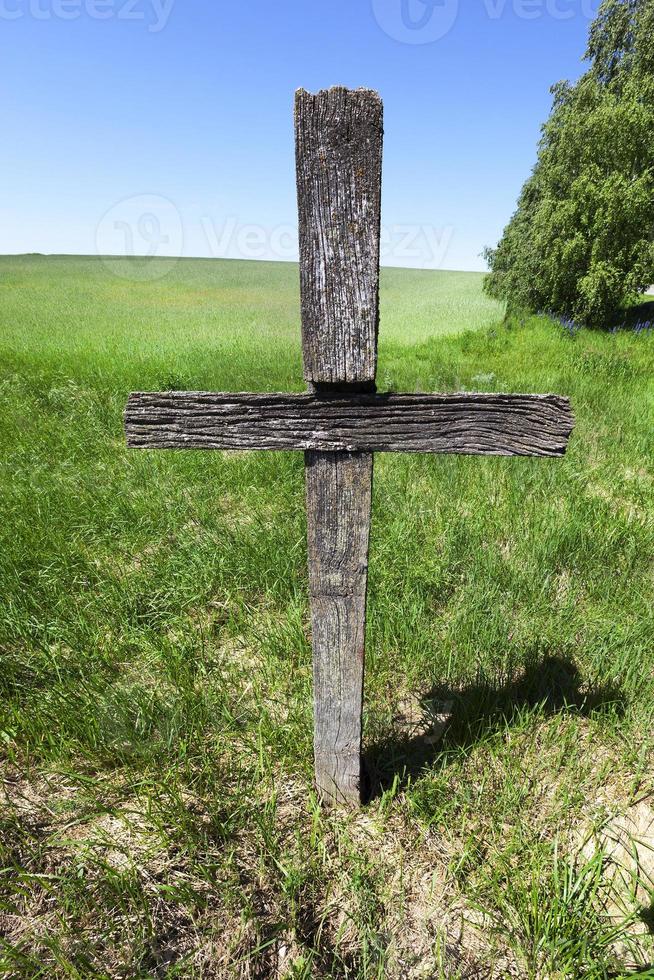 vieille croix en bois photo