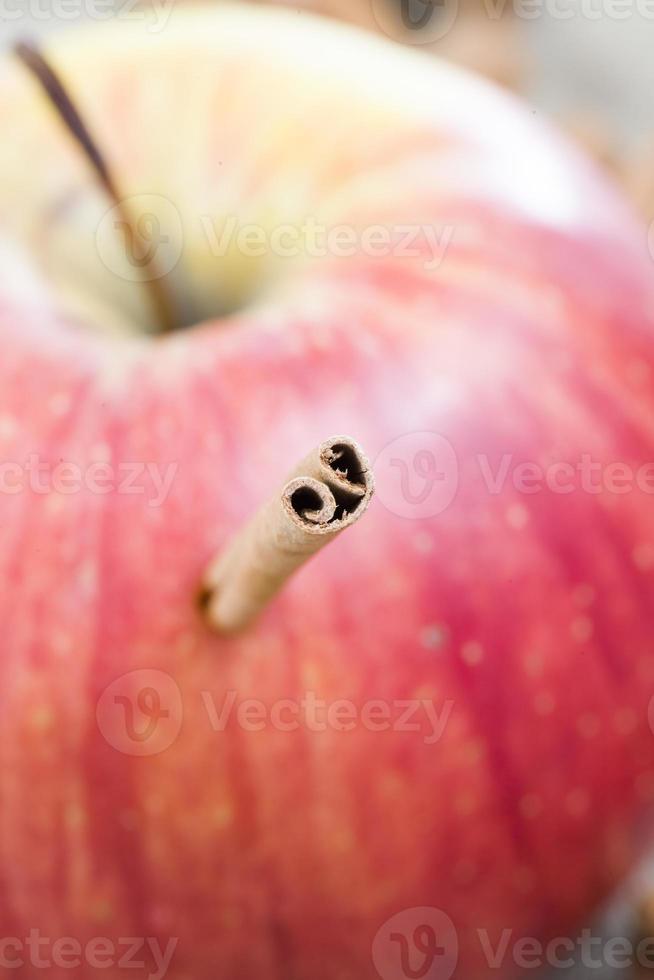 pomme rouge mûre et juteuse photo