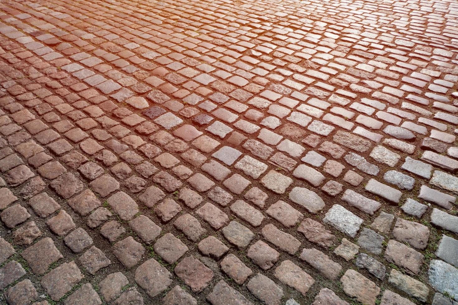 ancien motif de pavés. texture de pavés allemands anciens dans le centre-ville. petits carreaux de granit. dallages gris antiques. photo