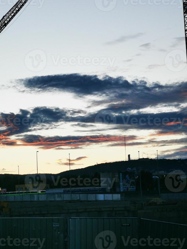 le ciel sombre de budapest photo