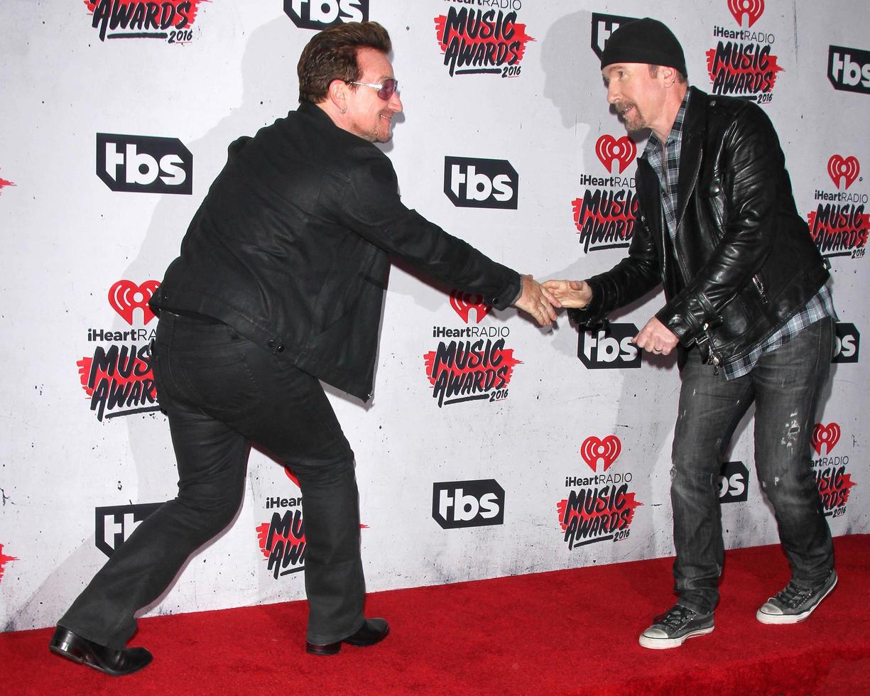 los angeles, 3 avril - bono, le bord au iheart radio music awards 2016 salle de presse au forum le 3 avril 2016 à inglewood, ca photo