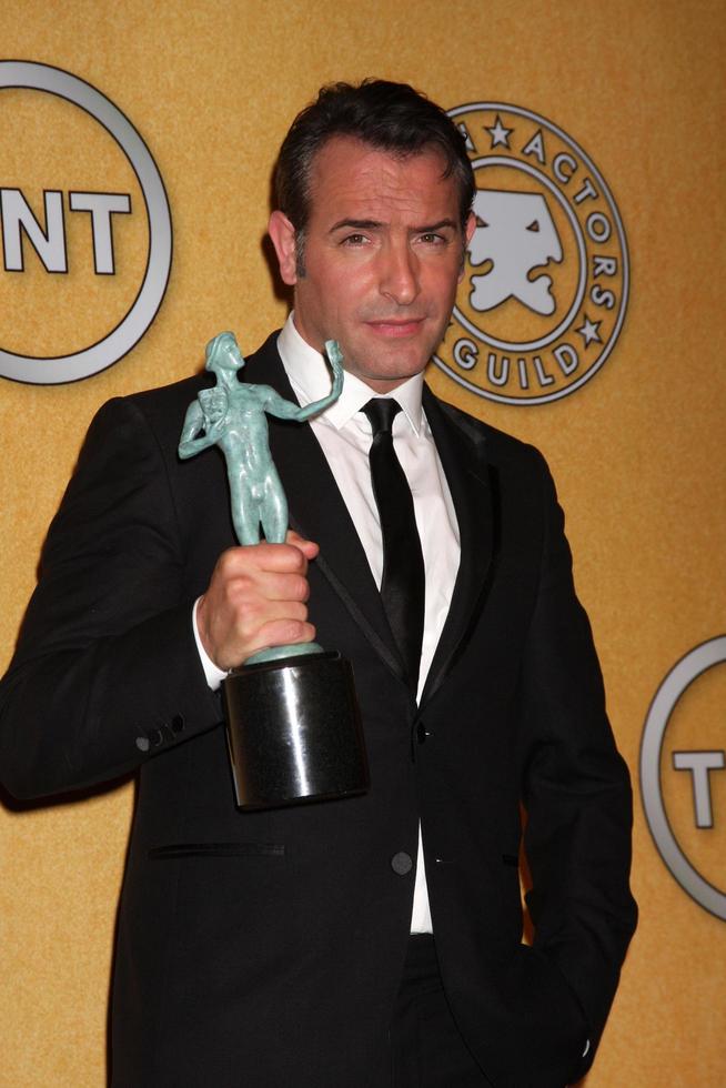 los angeles, jan 29 - jean dujardin dans la salle de presse lors de la 18e édition annuelle des prix de la guilde des acteurs de l'écran au shrine auditorium le 29 janvier 2012 à los angeles, ca photo