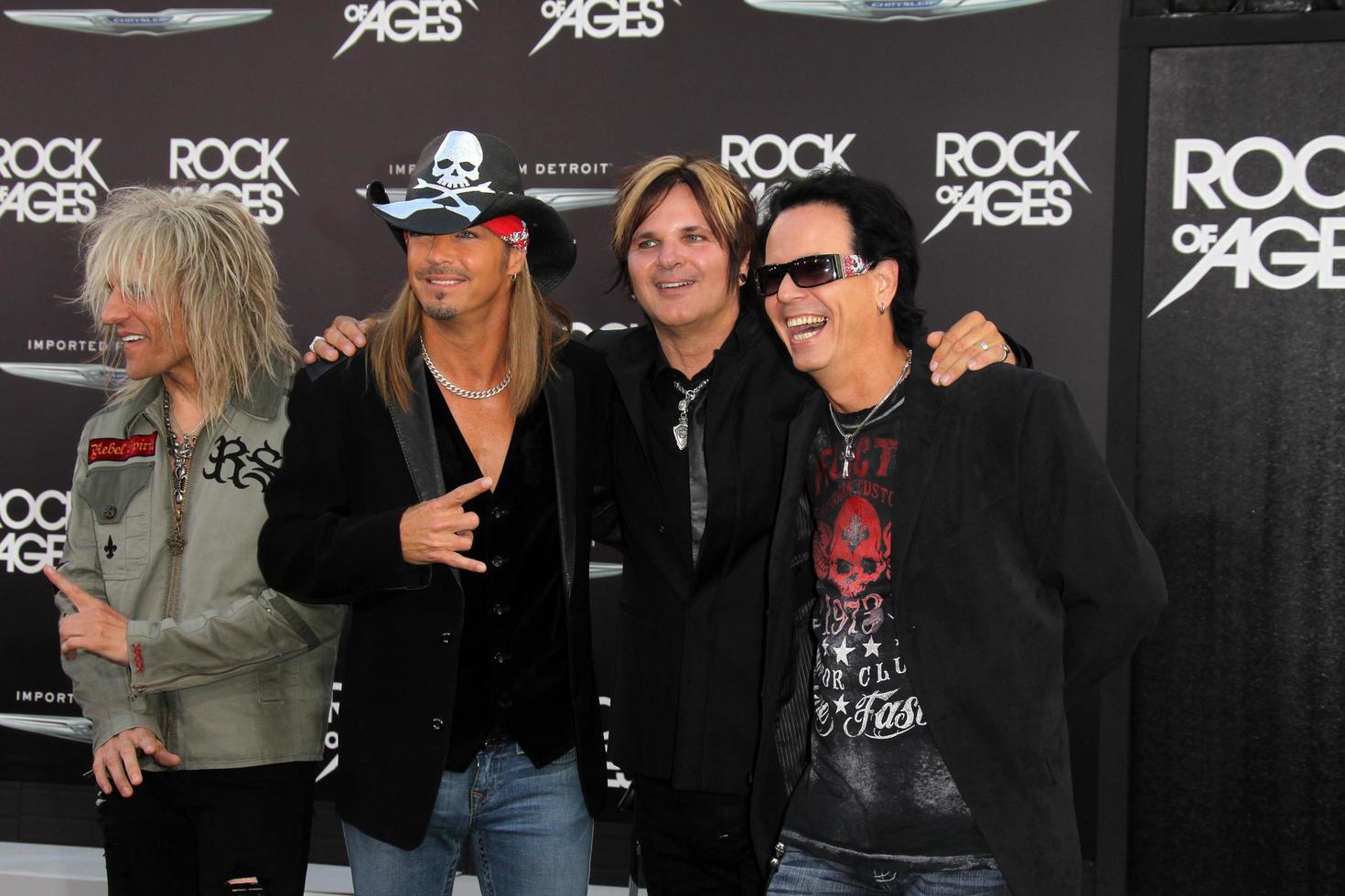 Los angeles, jun 8 - poison arrivant à rock of ages première mondiale au théâtre chinois de graumans le 8 juin 2012 à los angeles, ca photo