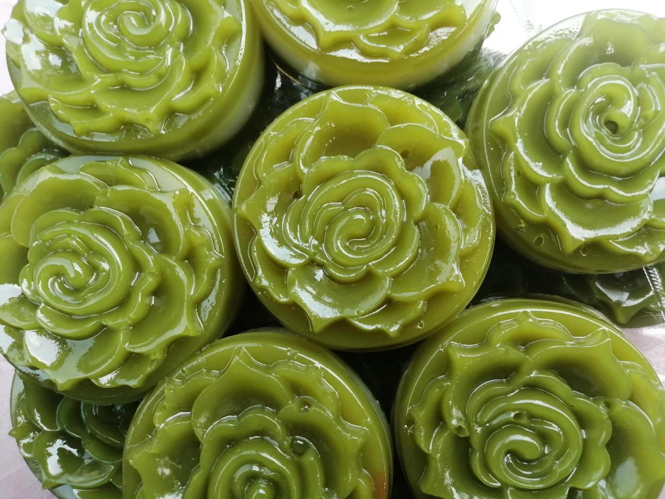 dessert thaï alimentaire vert rond motif de fleurs photo