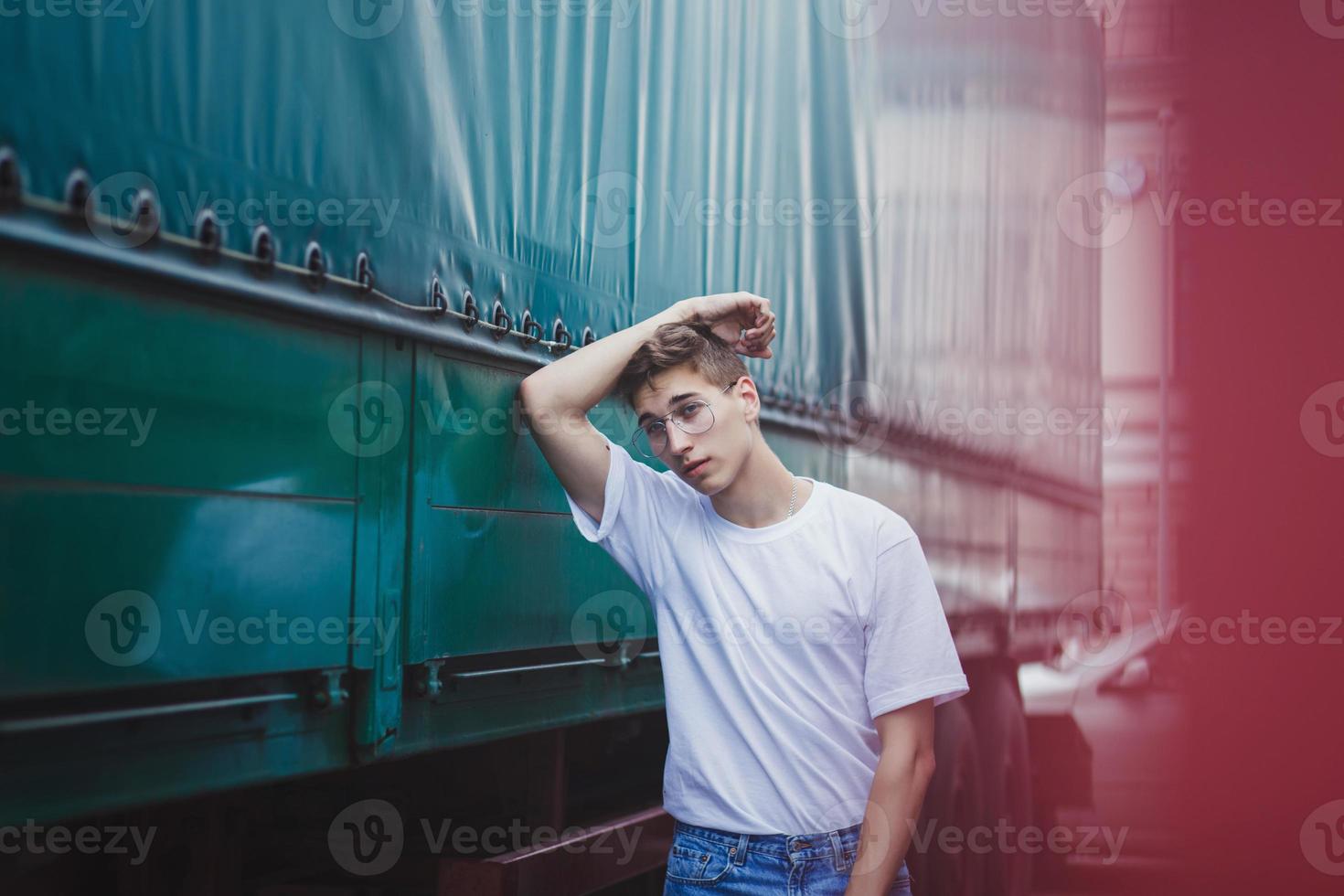 homme européen avec des lunettes photo