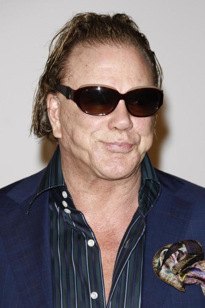 Los angeles, nov 5 - mickey rourke arrive au gala du film d'art lacma au musée d'art du comté le 5 novembre 2011 à los angeles, ca photo