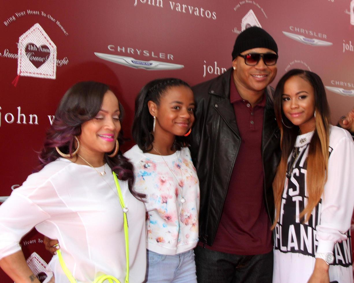 los angeles, 13 avril - ll cool j, famille au john varvatos 11e prestation annuelle de stuart house à la boutique john varvatos le 13 avril 2014 à west hollywood, ca photo