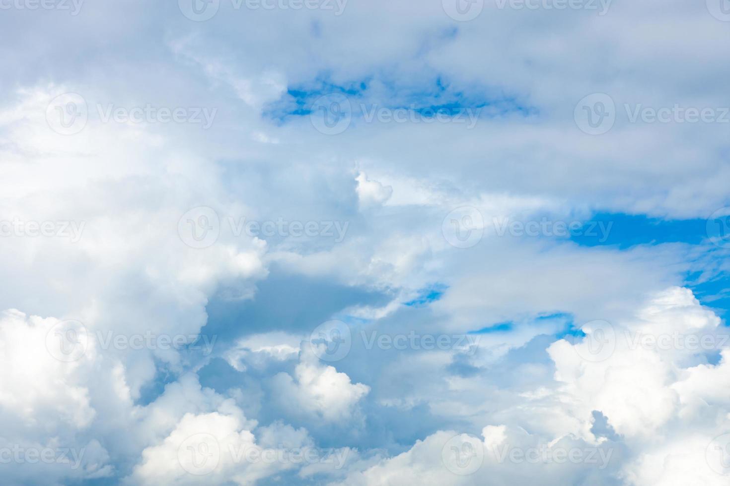 ciel bleu avec de beaux nuages photo