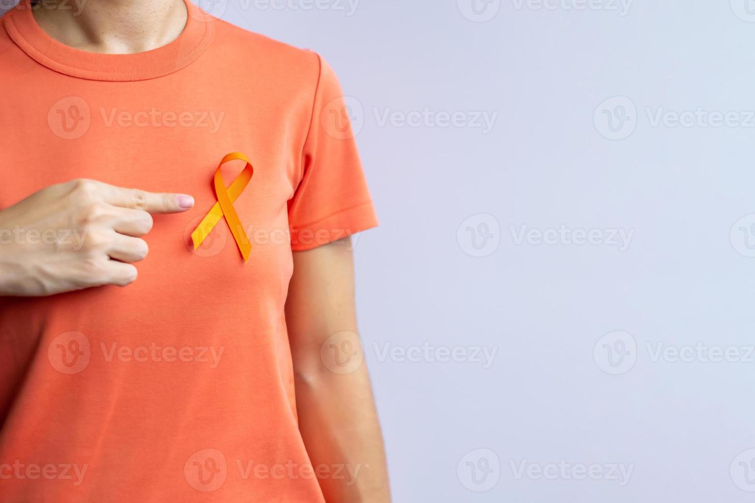 ruban orange pour la leucémie, journée du cancer du rein, sclérose en plaques mondiale, crps, mois de sensibilisation à l'automutilation. soins de santé et concept de jour du cancer du mot photo