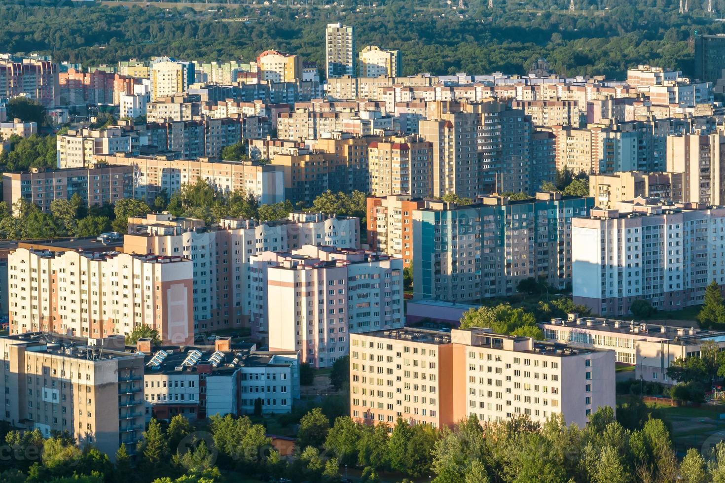 vue panoramique aérienne de la ville et des gratte-ciel photo