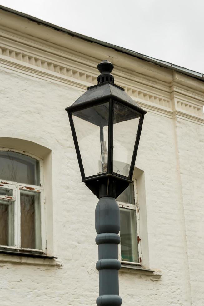 lampadaire rétro vintage sur fond de mur photo