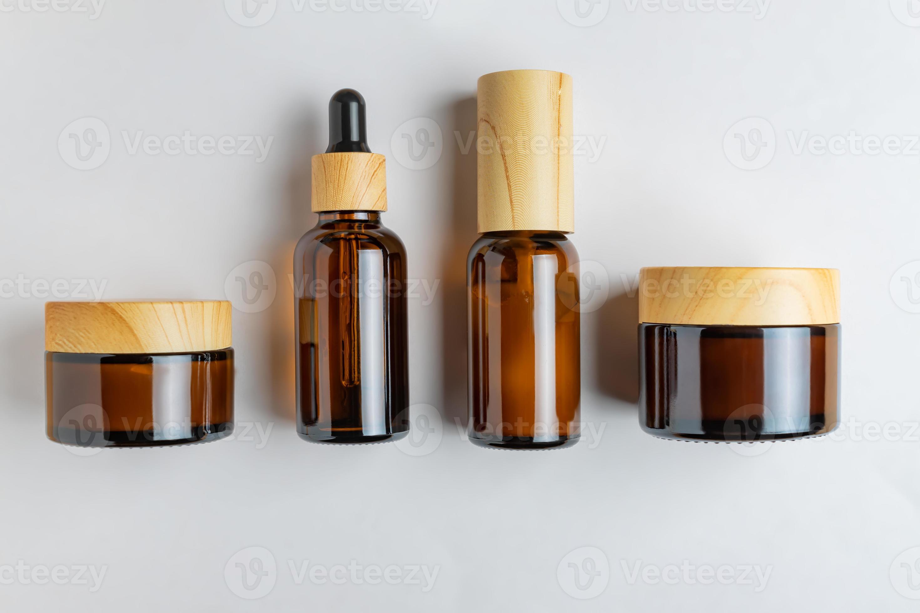 Savon En Verre Ambré Vide Ou Bouteille De Shampoing Sur Fond Isolé. Soins  De La Peau Ou Concept Cheveux Avec Cosmétique Naturel Photo stock - Image  du beauté, bouteille: 250827804