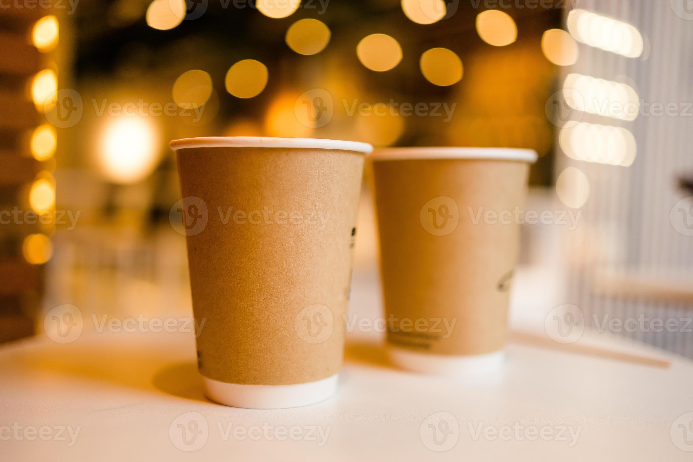 Tasses En Papier Dans Un Porte-tasse Pour Le Café à Emporter