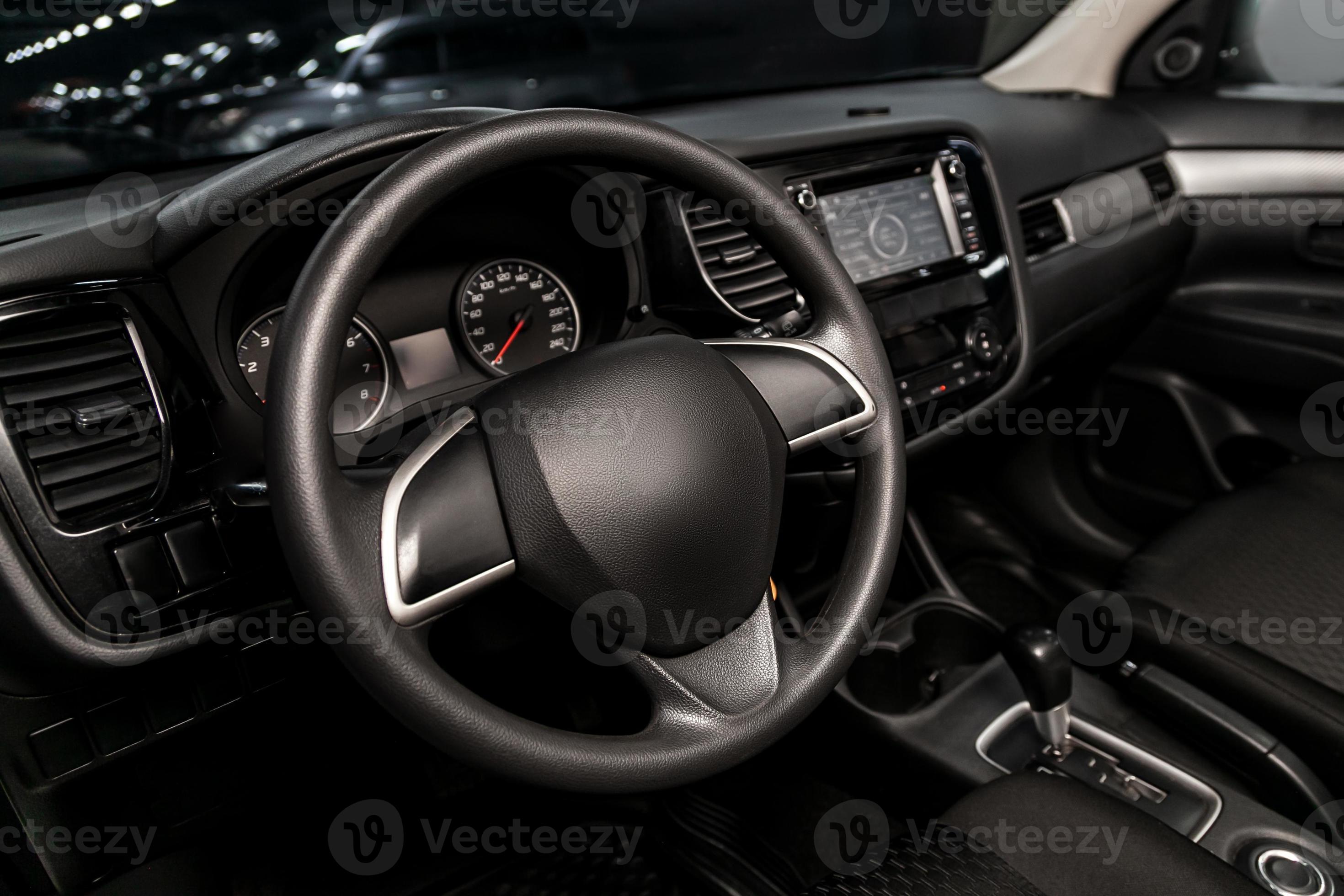 vue intérieure de la voiture avec salon noir. intérieur de voiture de  prestige de luxe moderne 15949451 Photo de stock chez Vecteezy