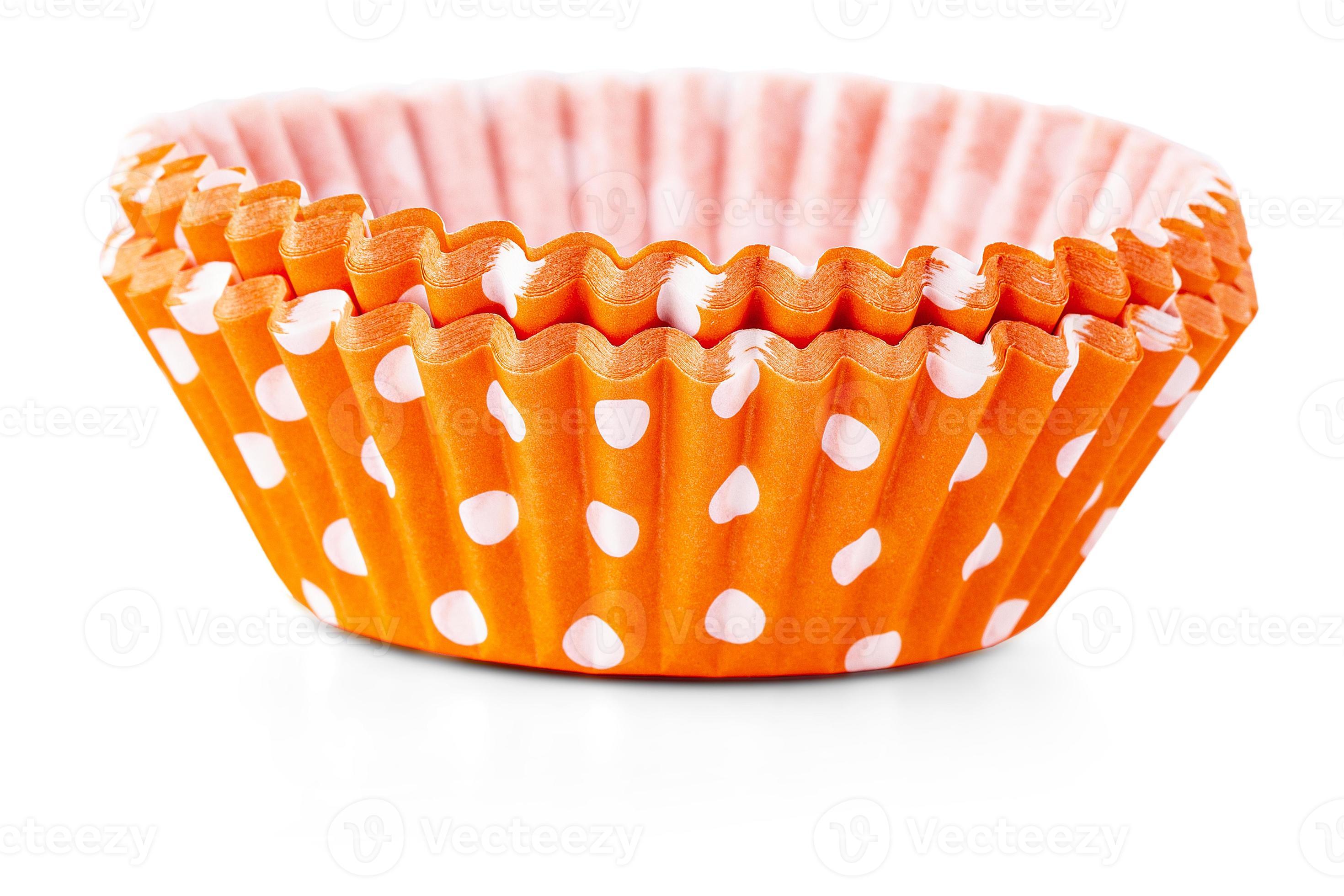 Tasse de papier cupcake à pois rouges isolé sur fond blanc 16860560 Photo  de stock chez Vecteezy
