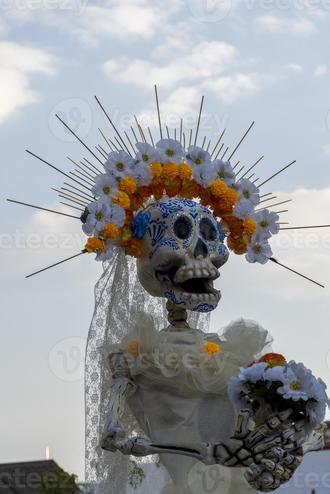 portrait de beauté halloween d'une femme squelette de la mort paillettes  bokeh, le maquillage sur le visage. 17158028 Photo de stock chez Vecteezy