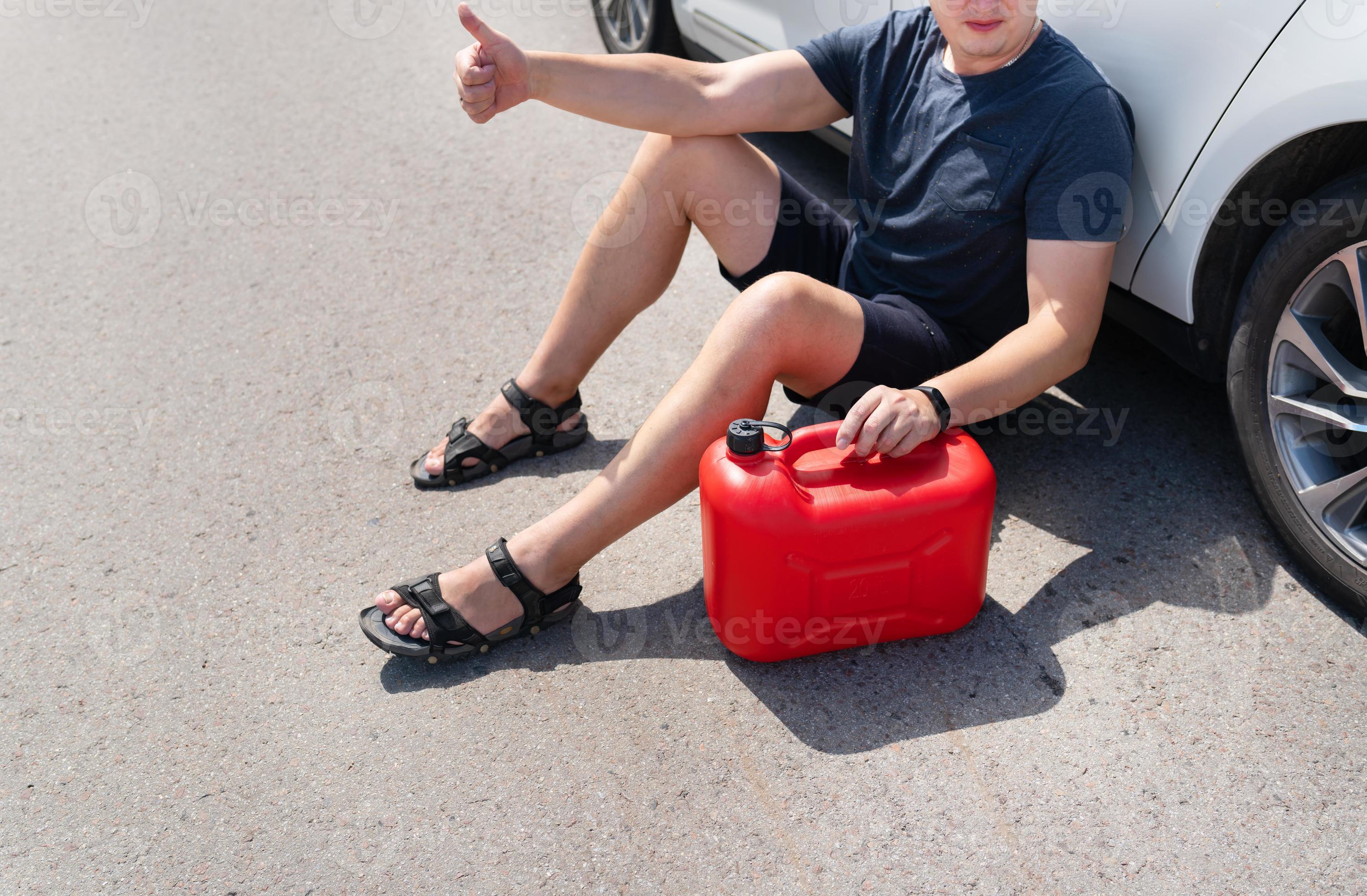 Réservoir De Carburant De Voiture Sur Fond Blanc Photo stock - Image du  voiture, moteur: 214774114