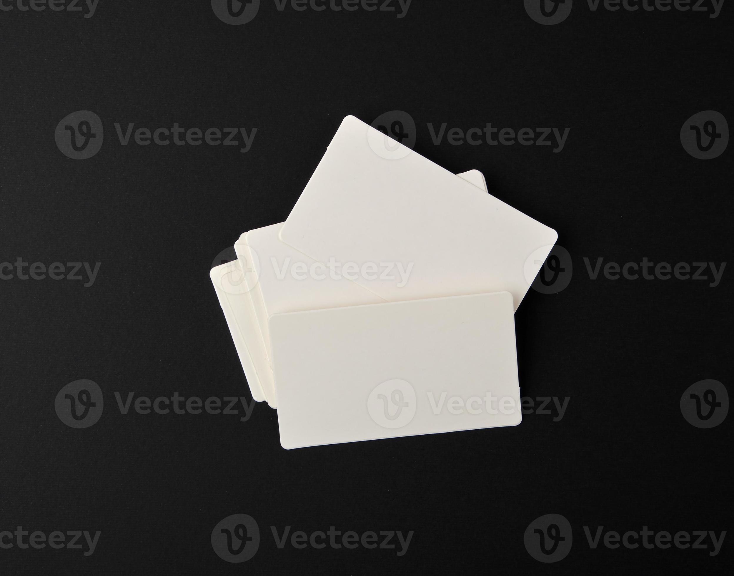 pile de cartes de visite blanches en papier rectangulaire vierge 19774981  Photo de stock chez Vecteezy