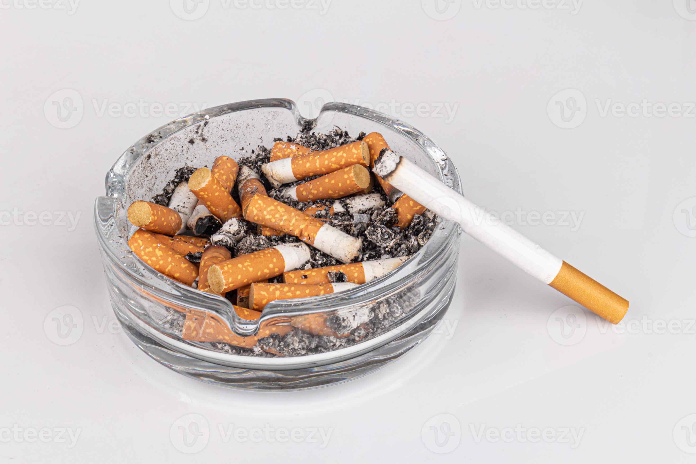 cigarette cendrier blanc Contexte cendre fumée bout 19894804 Photo de stock  chez Vecteezy