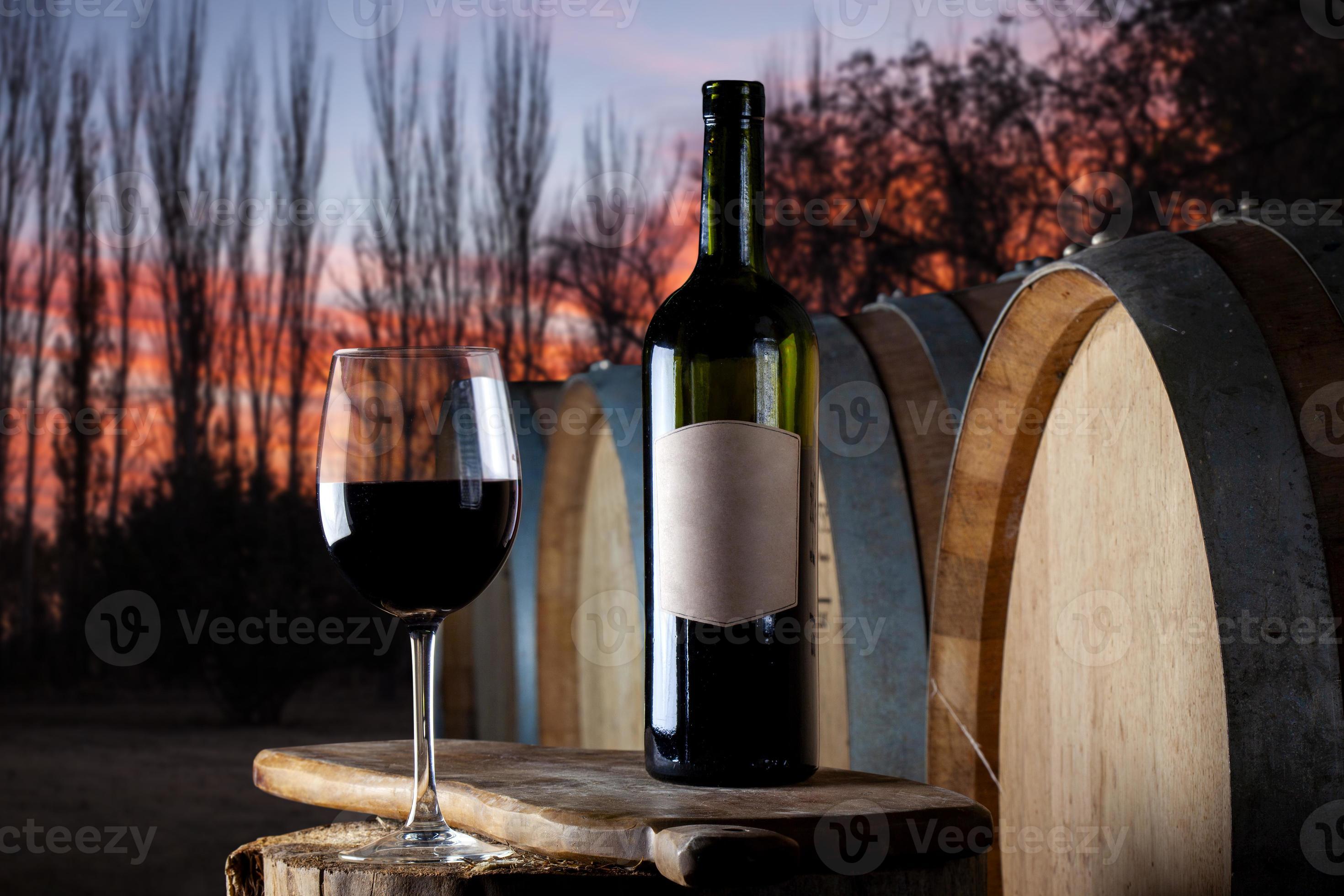 verre et bouteille de rouge vin, transparent Contexte 22464950 Photo de  stock chez Vecteezy
