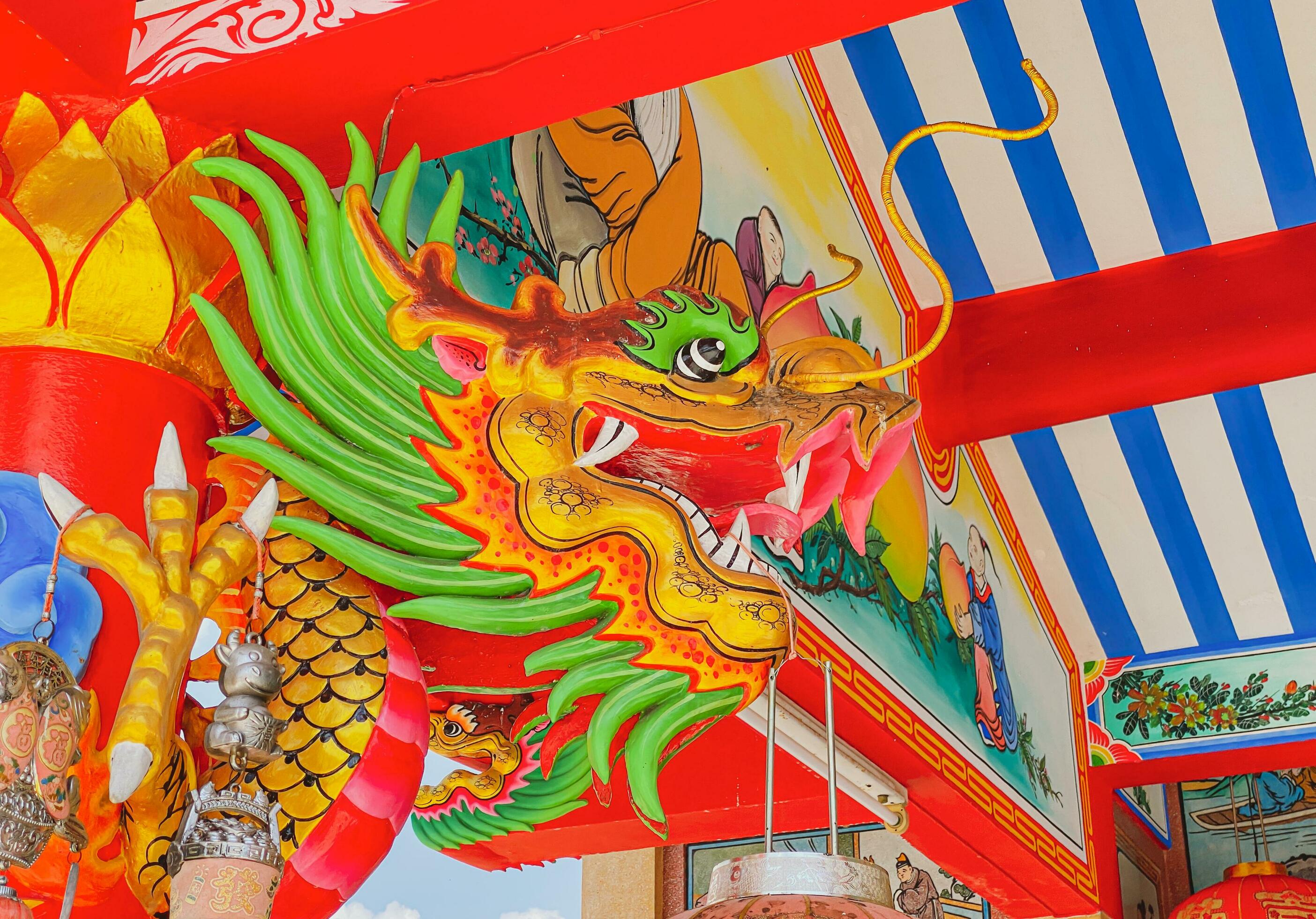 dragon statue, dragon symbole, dragon Chinois, est une magnifique  thaïlandais et chinois architecture de tombeau, temple. une symbole de bien  la chance et la prospérité pendant le chinois Nouveau année célébrations.  24176082