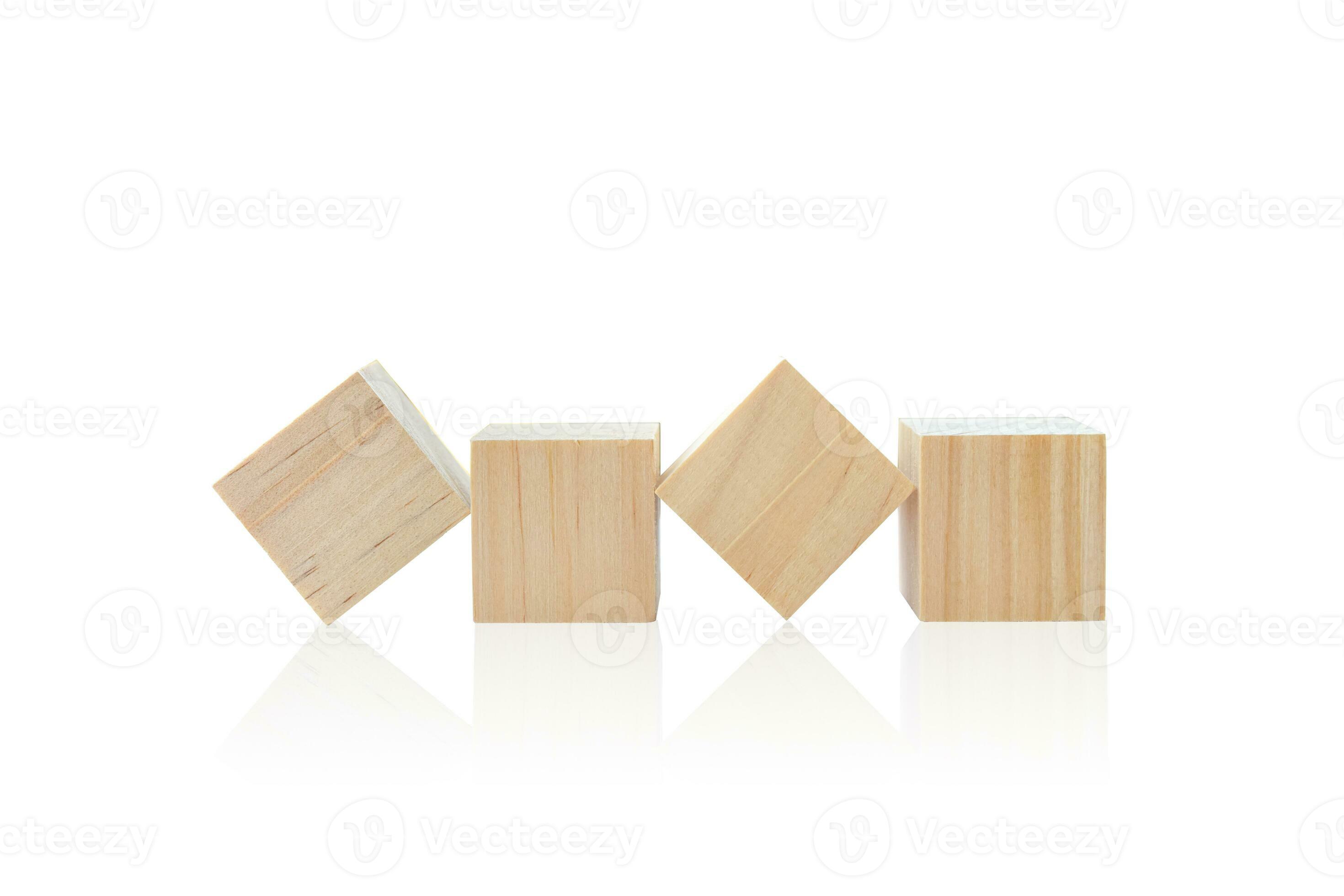 cubes de jouets en bois isolés sur fond blanc. 26425032 Photo de