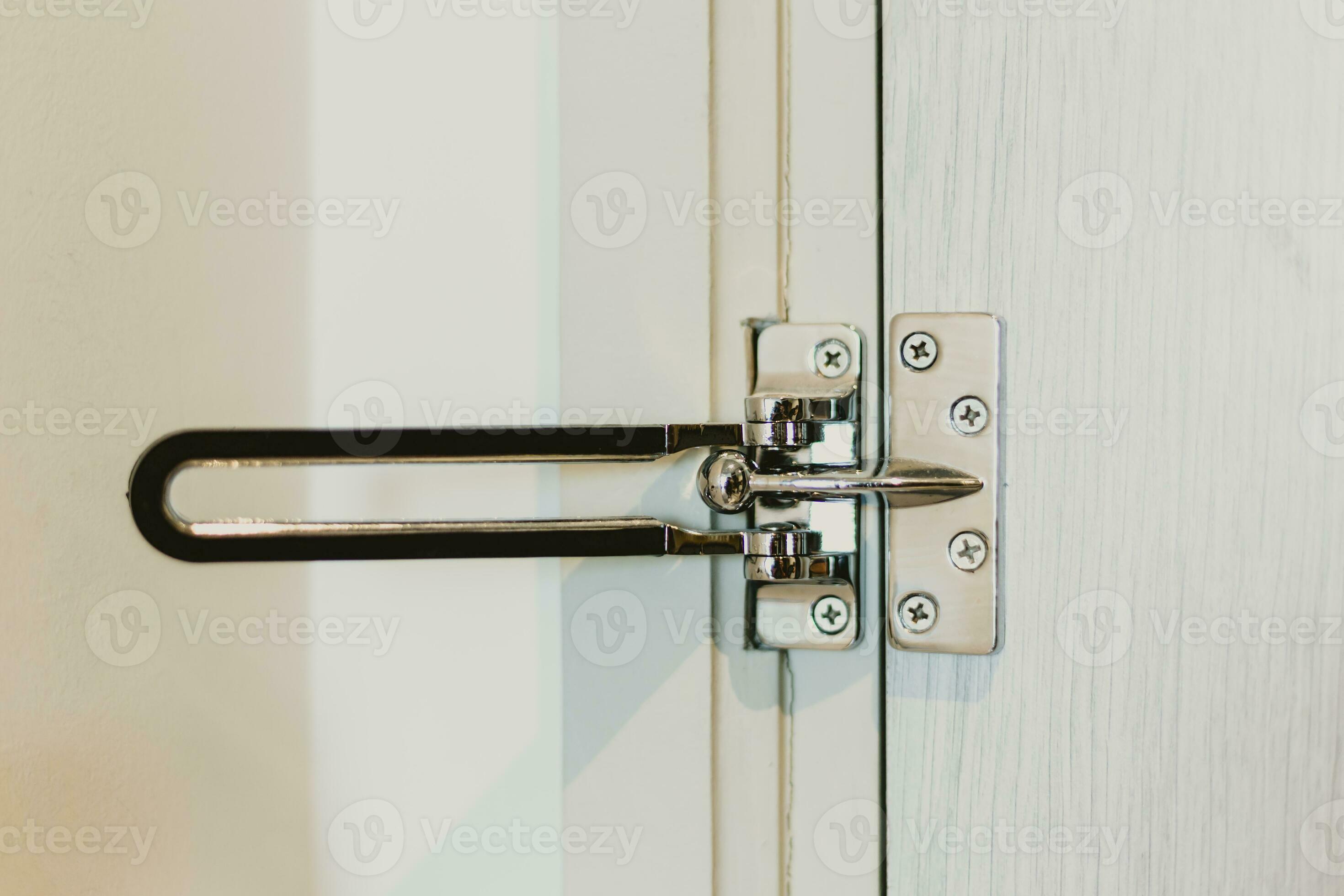 inoxydable acier porte garde porte loquets balançoire bar porte fermer à  clé chaîne cambrioleur preuve cadenas porte fermoir. 26484850 Photo de  stock chez Vecteezy