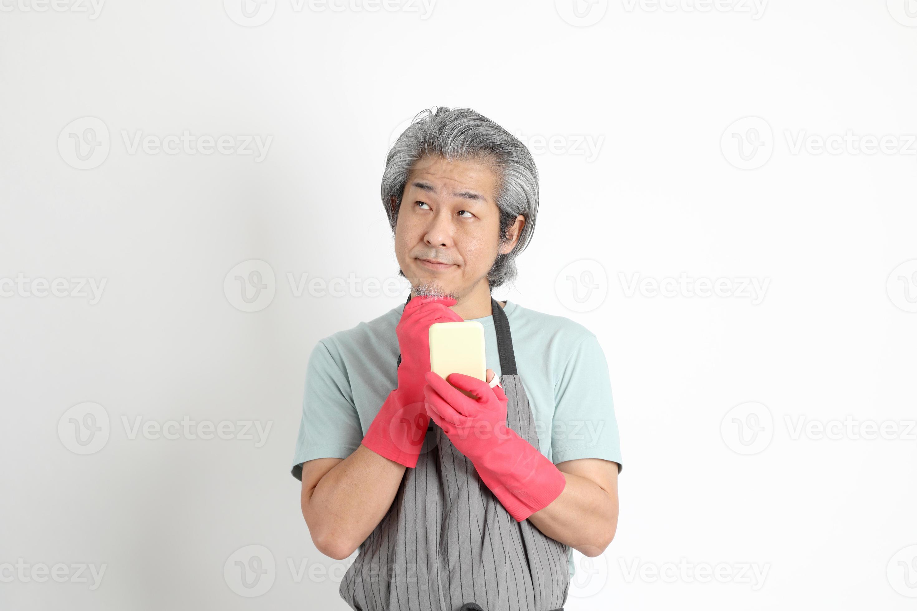 femme de ménage asiatique senior photo