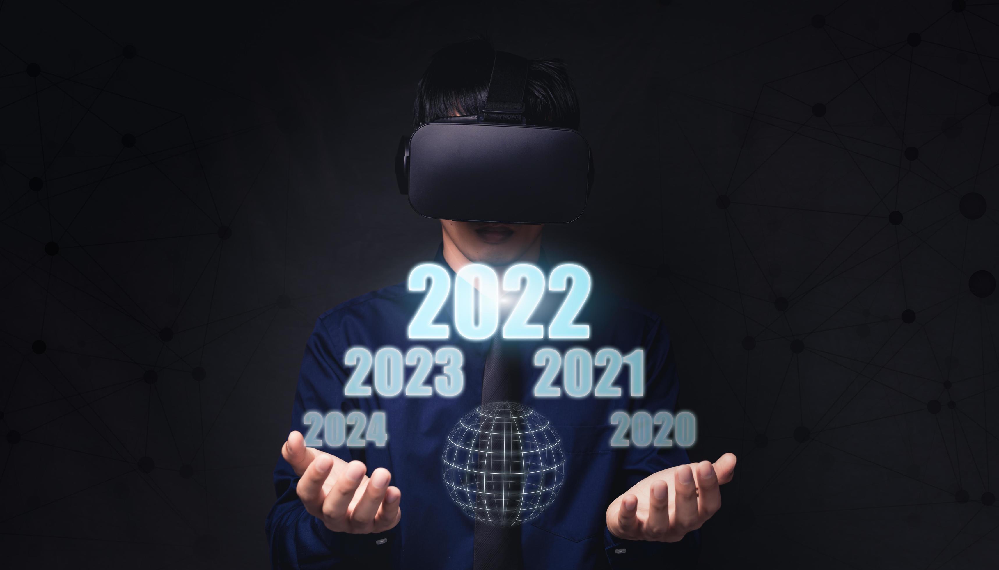personnes pointant des chiffres, hologrammes, année 2022 photo
