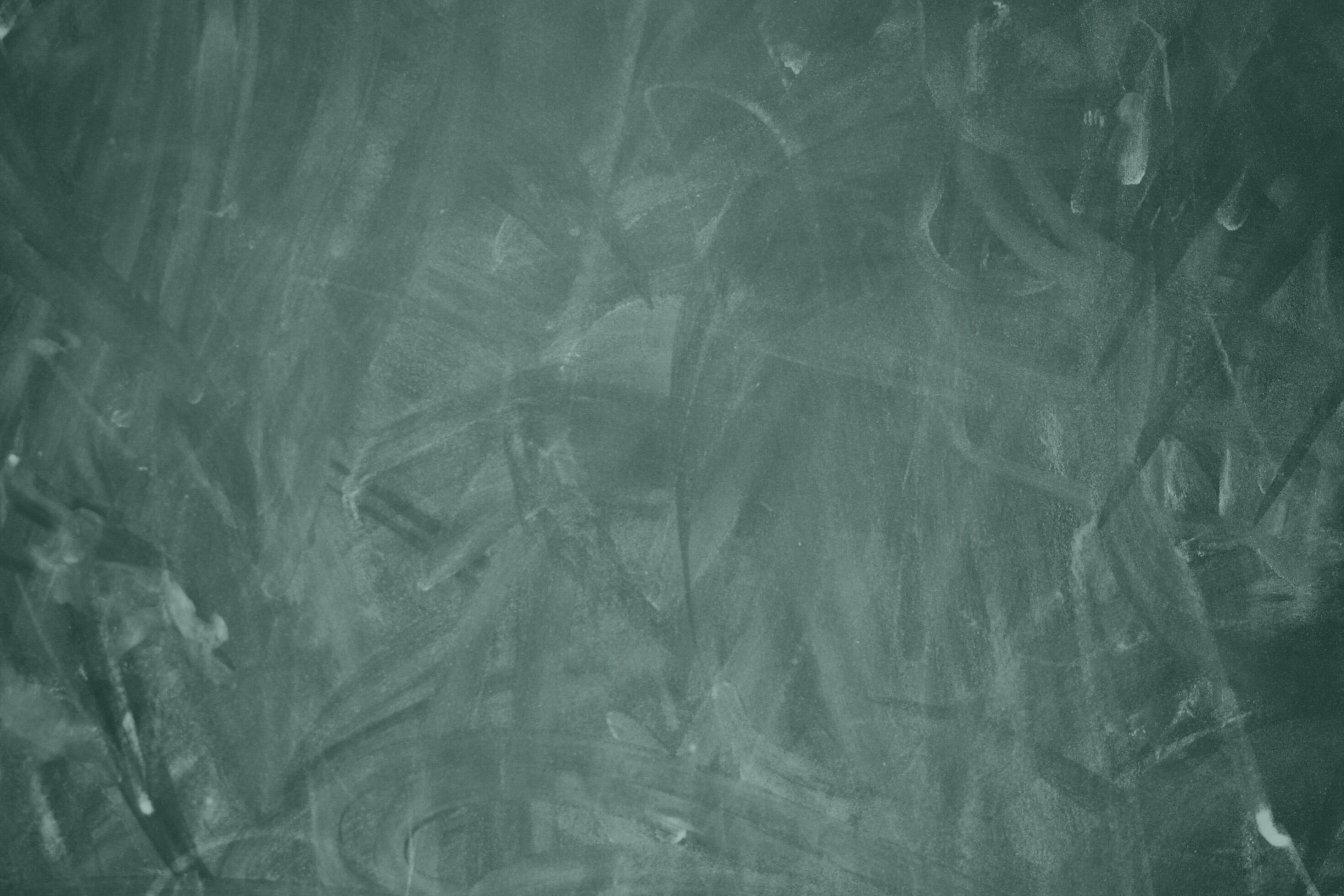 fond noir. tableau noir. texture grunge. tableau. craie de tableau  d'arrière-plan frottée sur la texture du tableau noir pour ajouter du texte  ou une conception graphique. concept d'éducation 4703667 Photo de stock