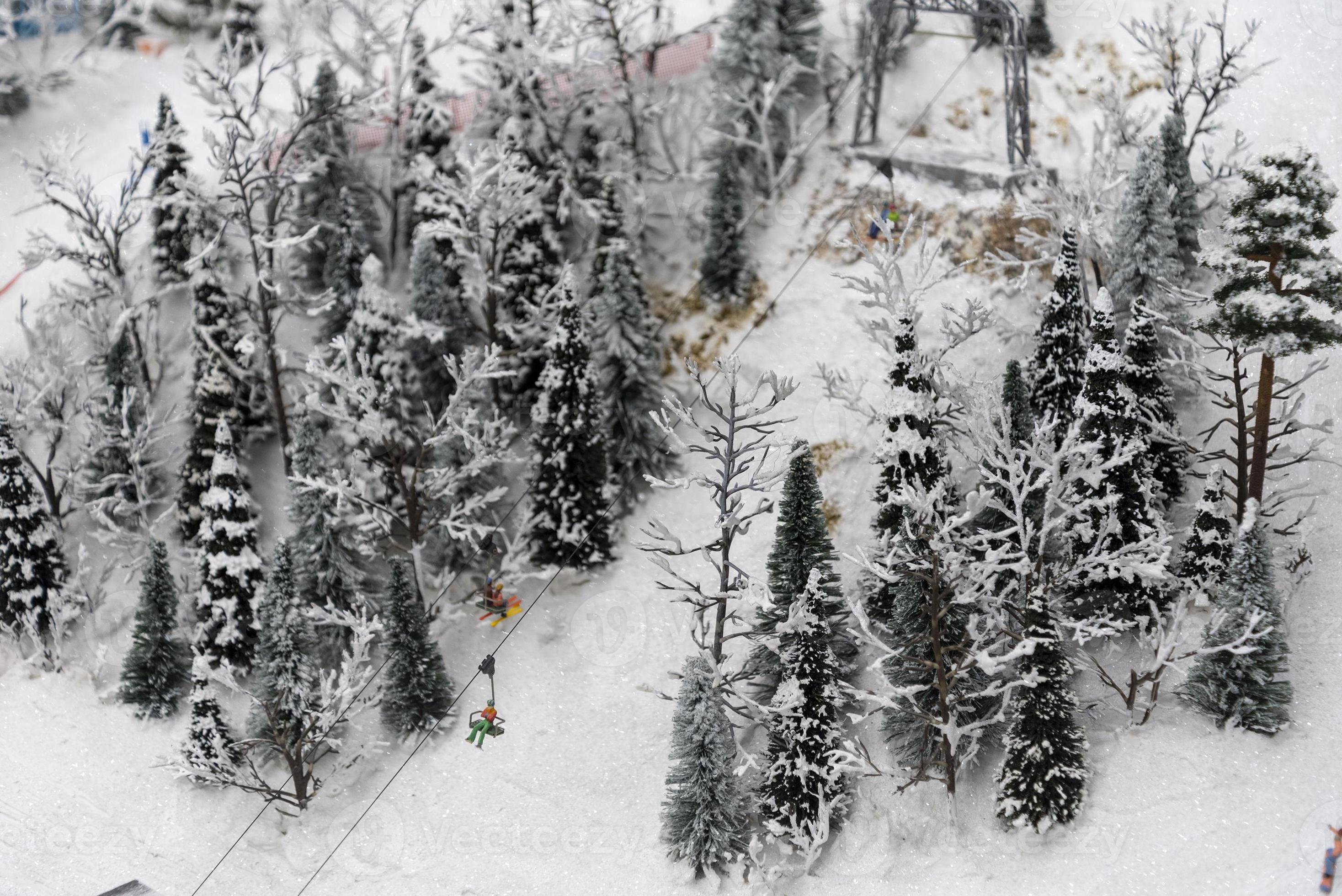 miniature de piste de ski réaliste. l'hiver et le ski. 5326217 Photo de  stock chez Vecteezy