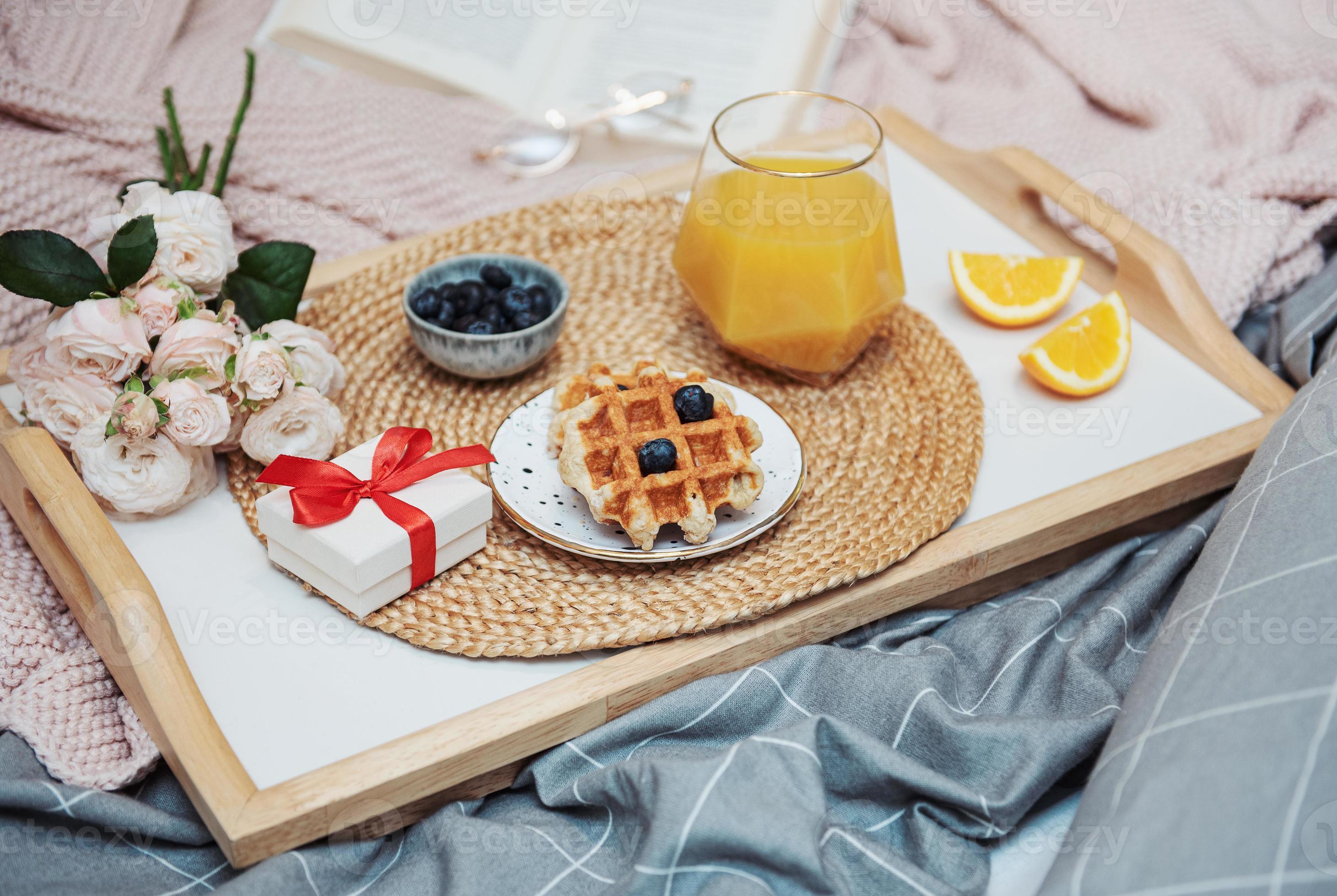 PETIT DEJEUNER AU LIT !!!!  Petit déjeuner au lit, Petit déjeuner cuisiné, Petit  déjeuner français