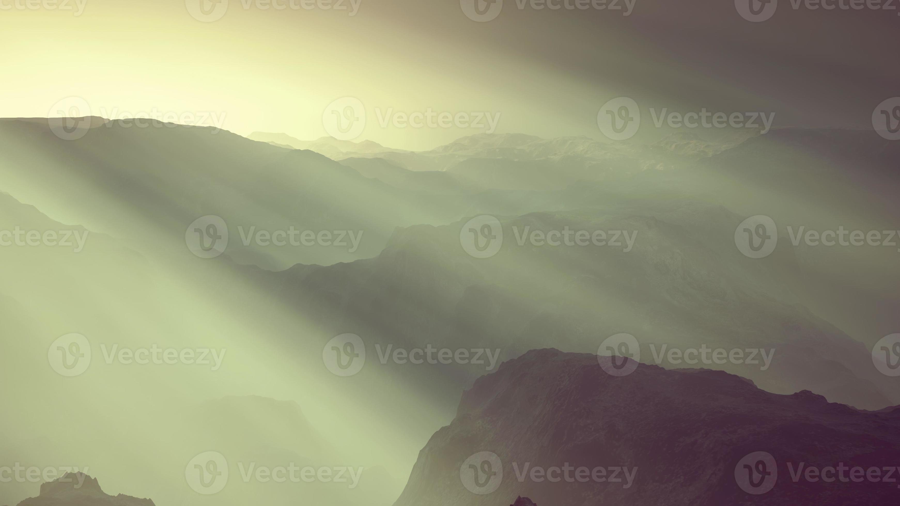 silhouette noire des montagnes rocheuses dans un brouillard profond photo