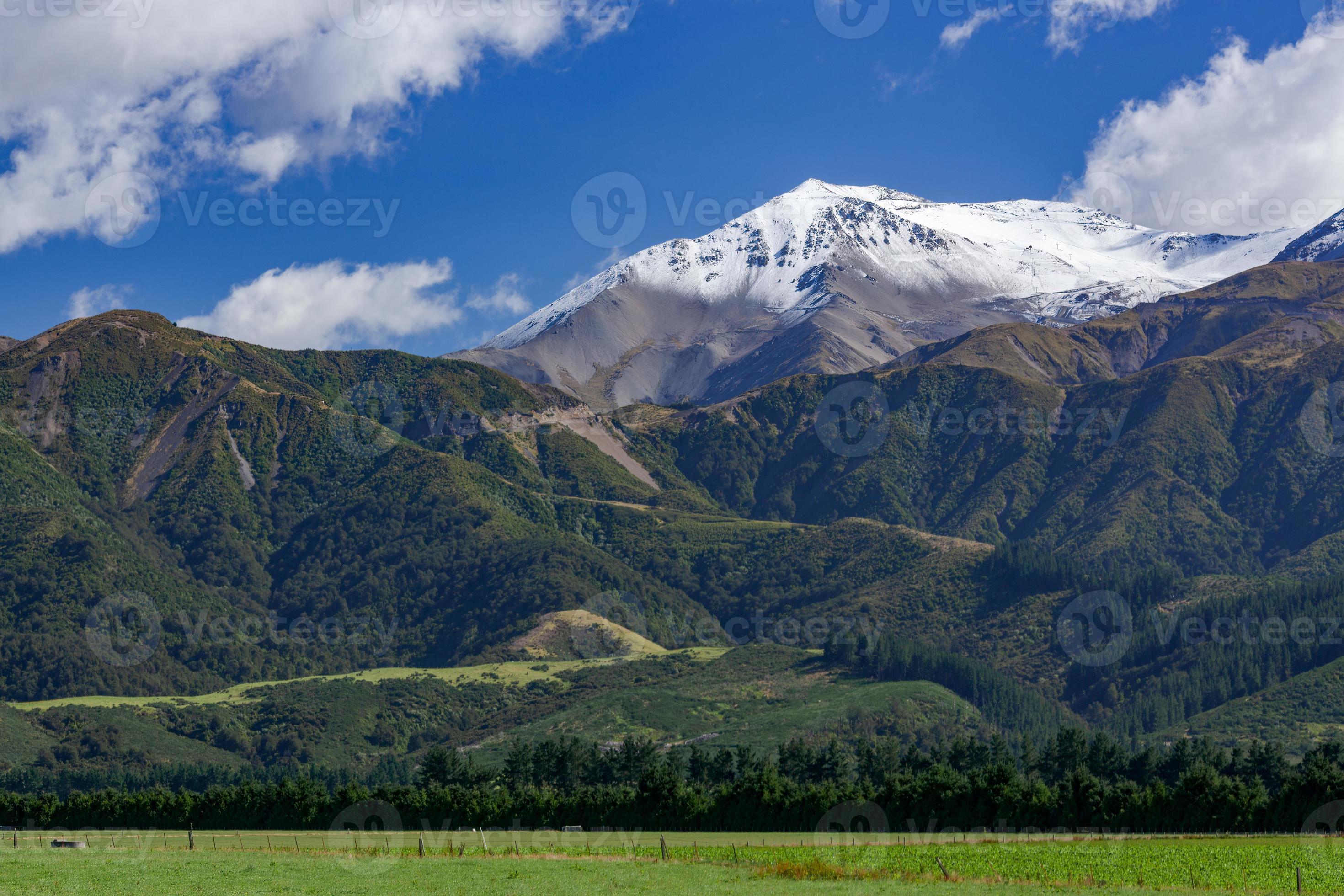 vue panoramique sur le mont hutt en nouvelle-zélande photo