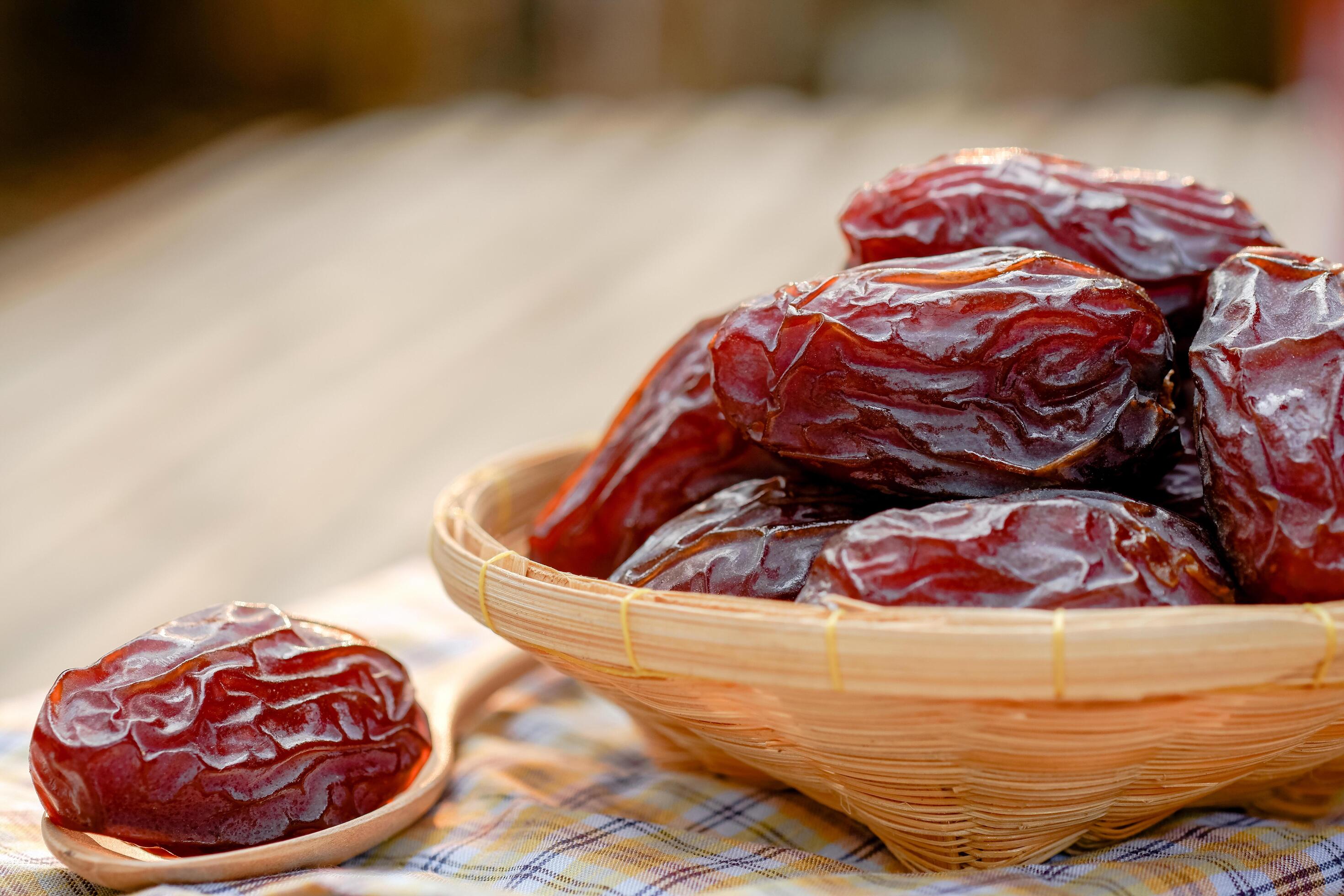 Fruits rouges et dattes