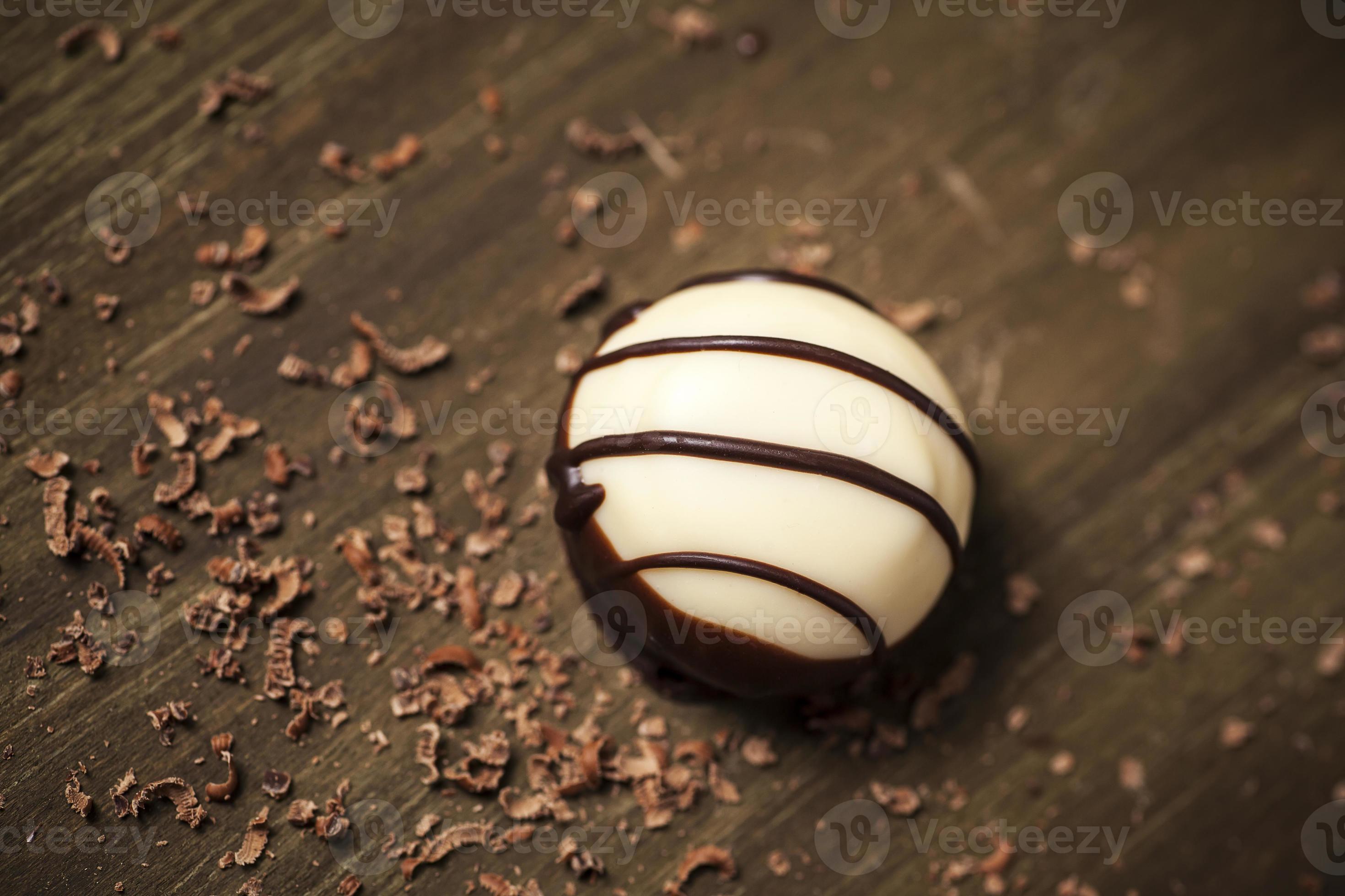 truffe belge au chocolat blanc et noir photo