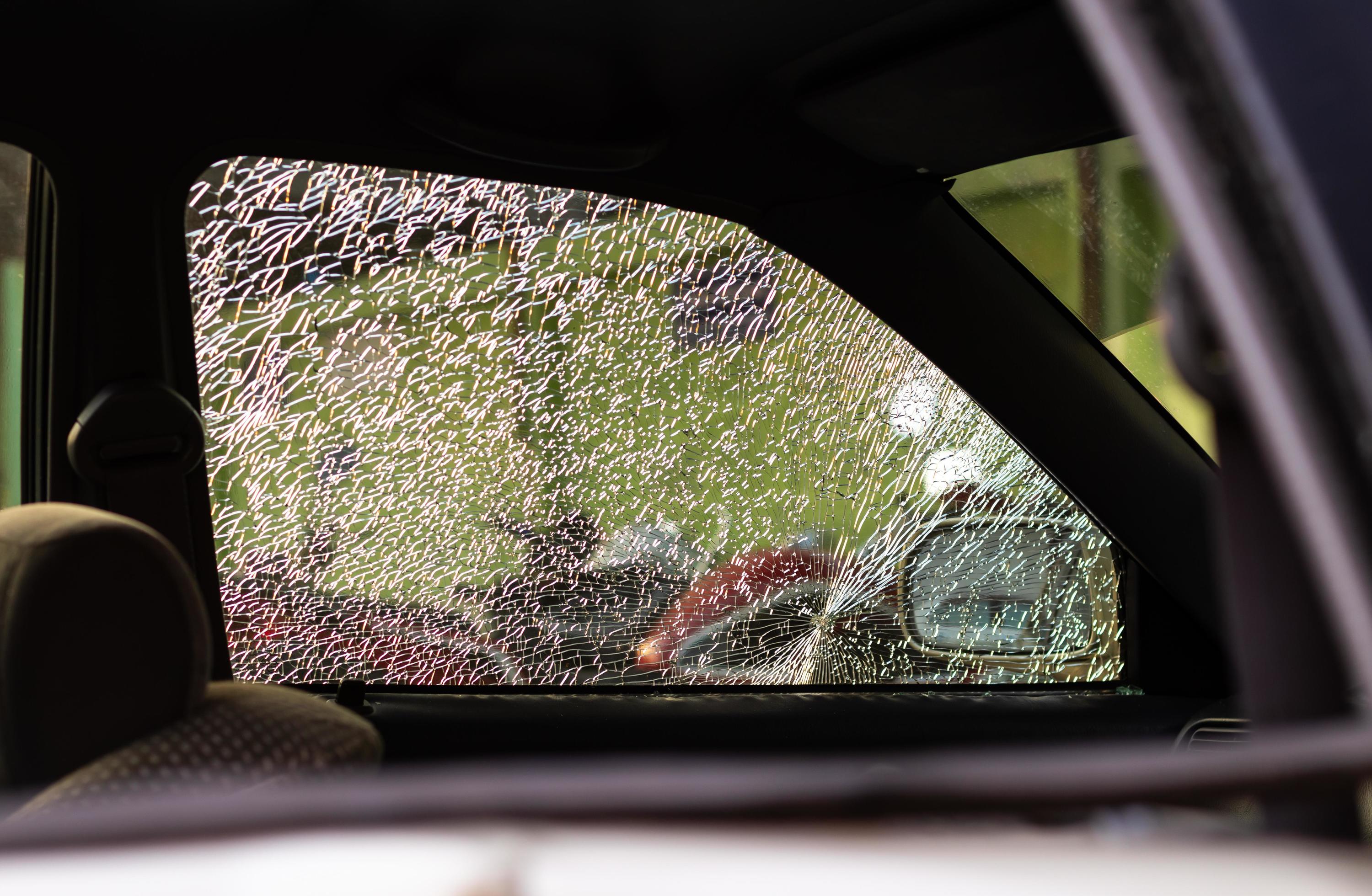 Le Pare-brise Cassé Dans Un Accident De Voiture. Concept D