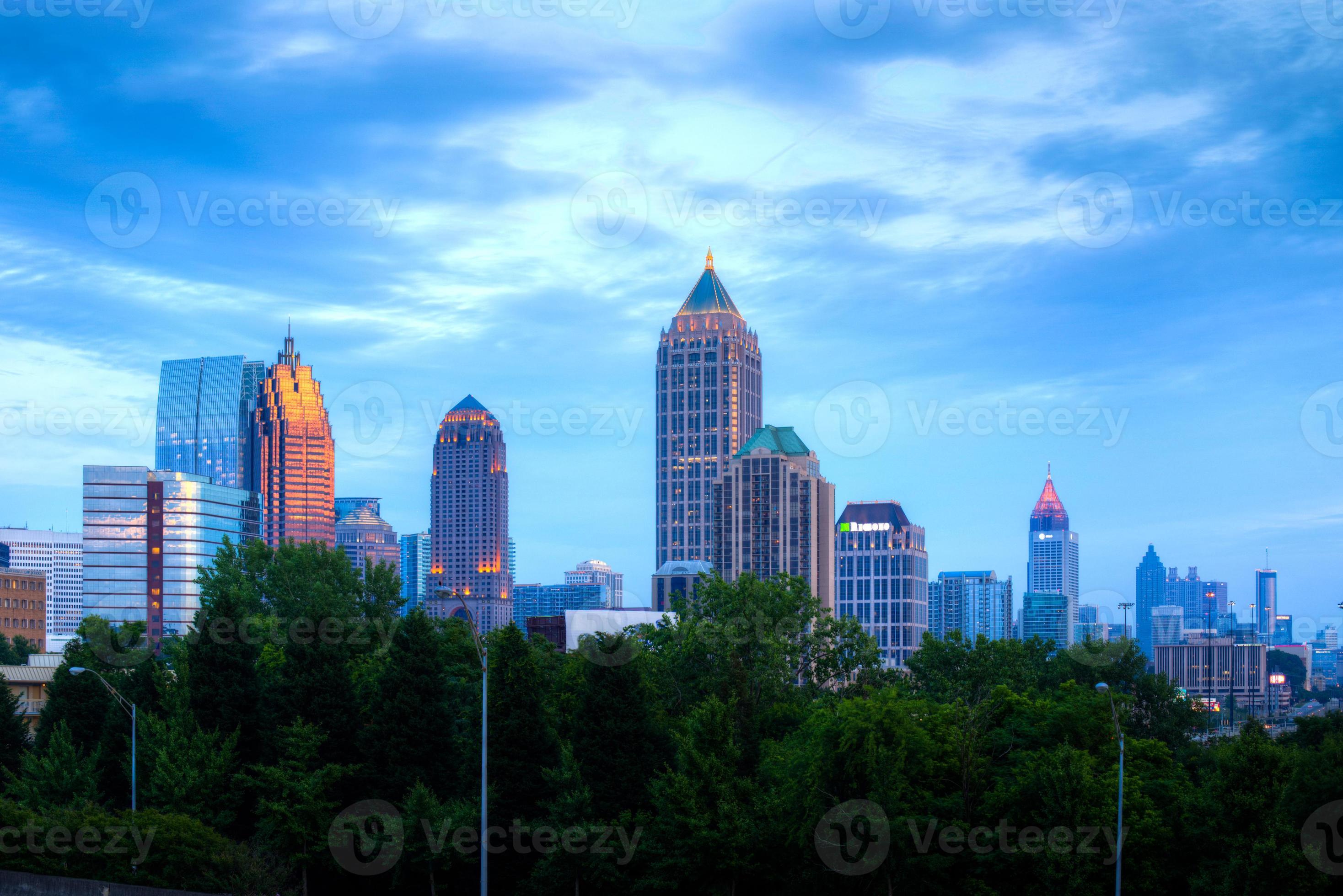 centre-ville d'Atlanta au crépuscule photo