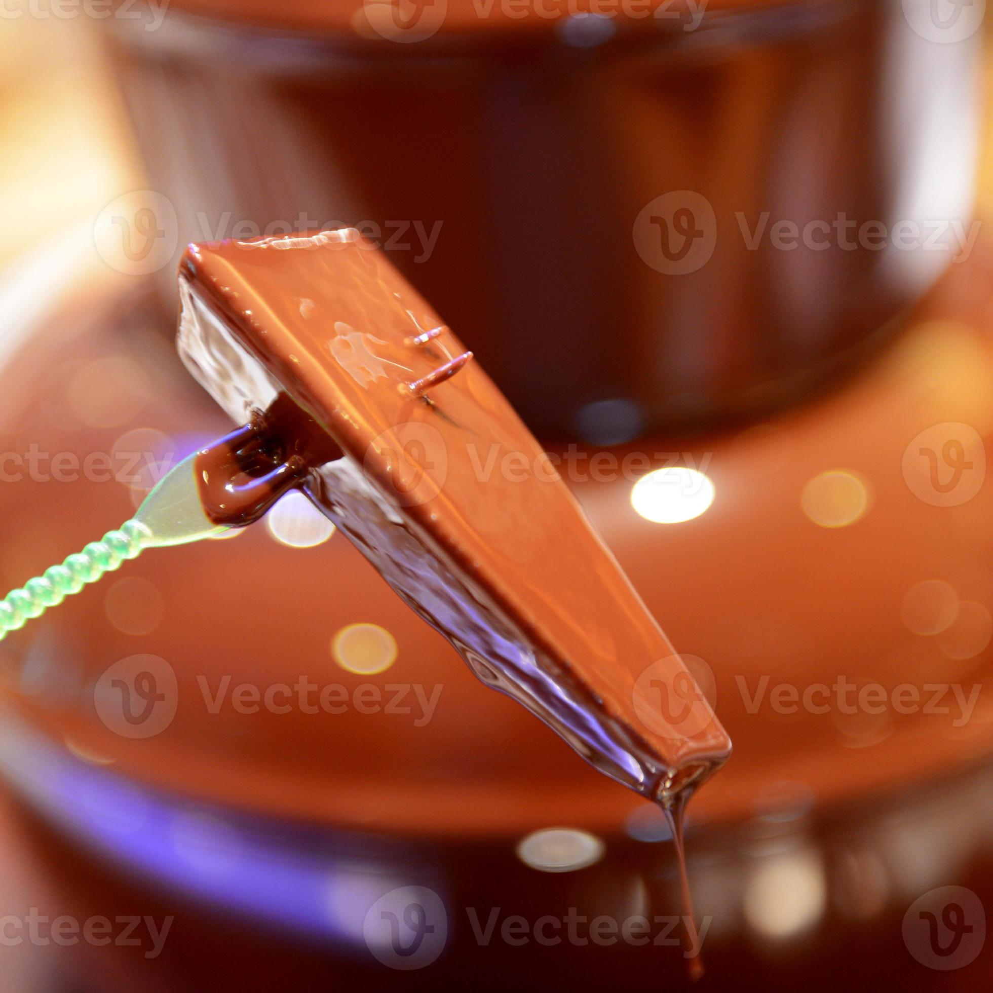 fontaine de chocolat avec fondue, fruits et guimauve sur la fête des  enfants 763350 Photo de stock chez Vecteezy
