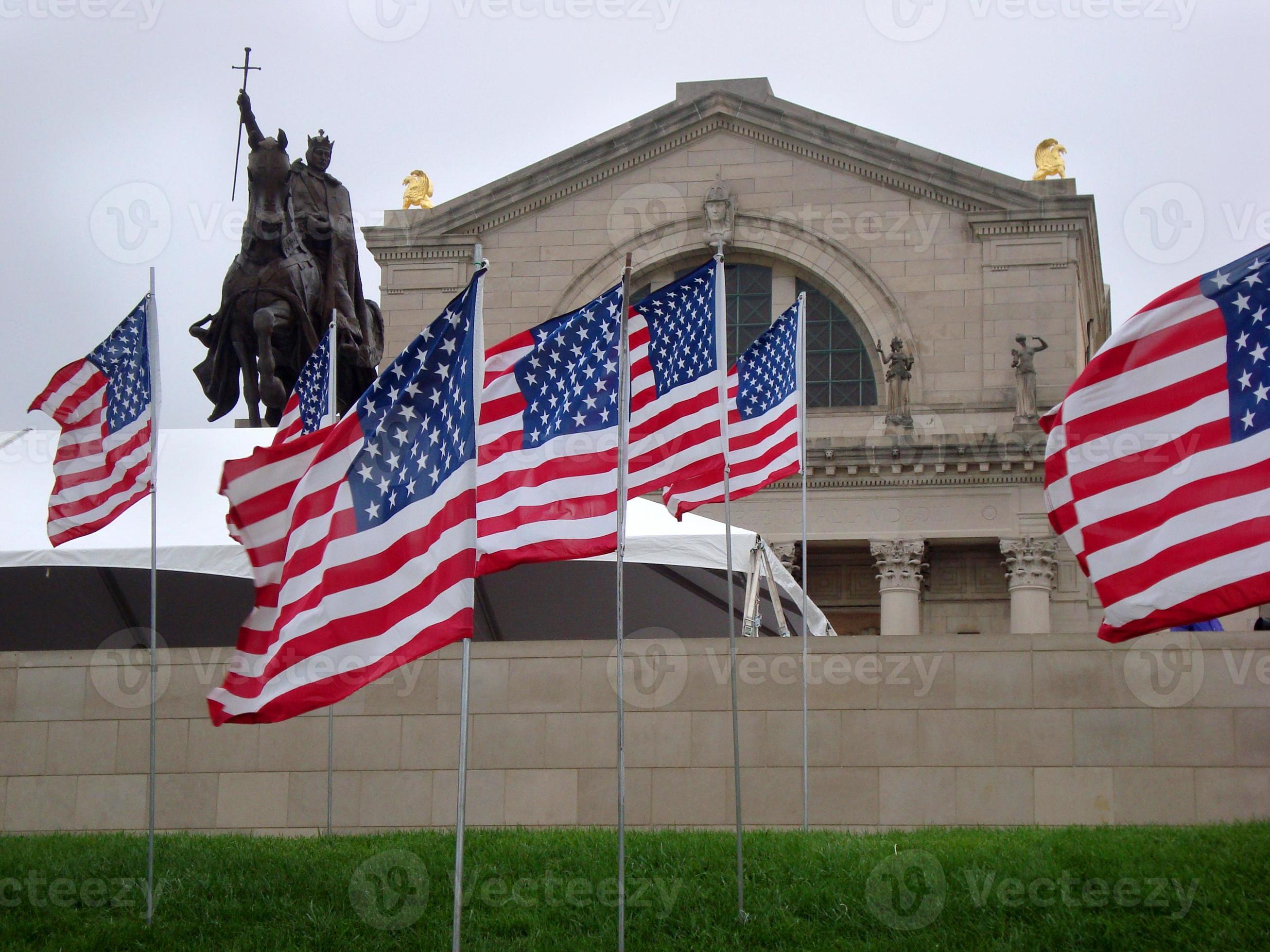 drapeaux américains à saint louis, missouri attaques du 11 septembre photo