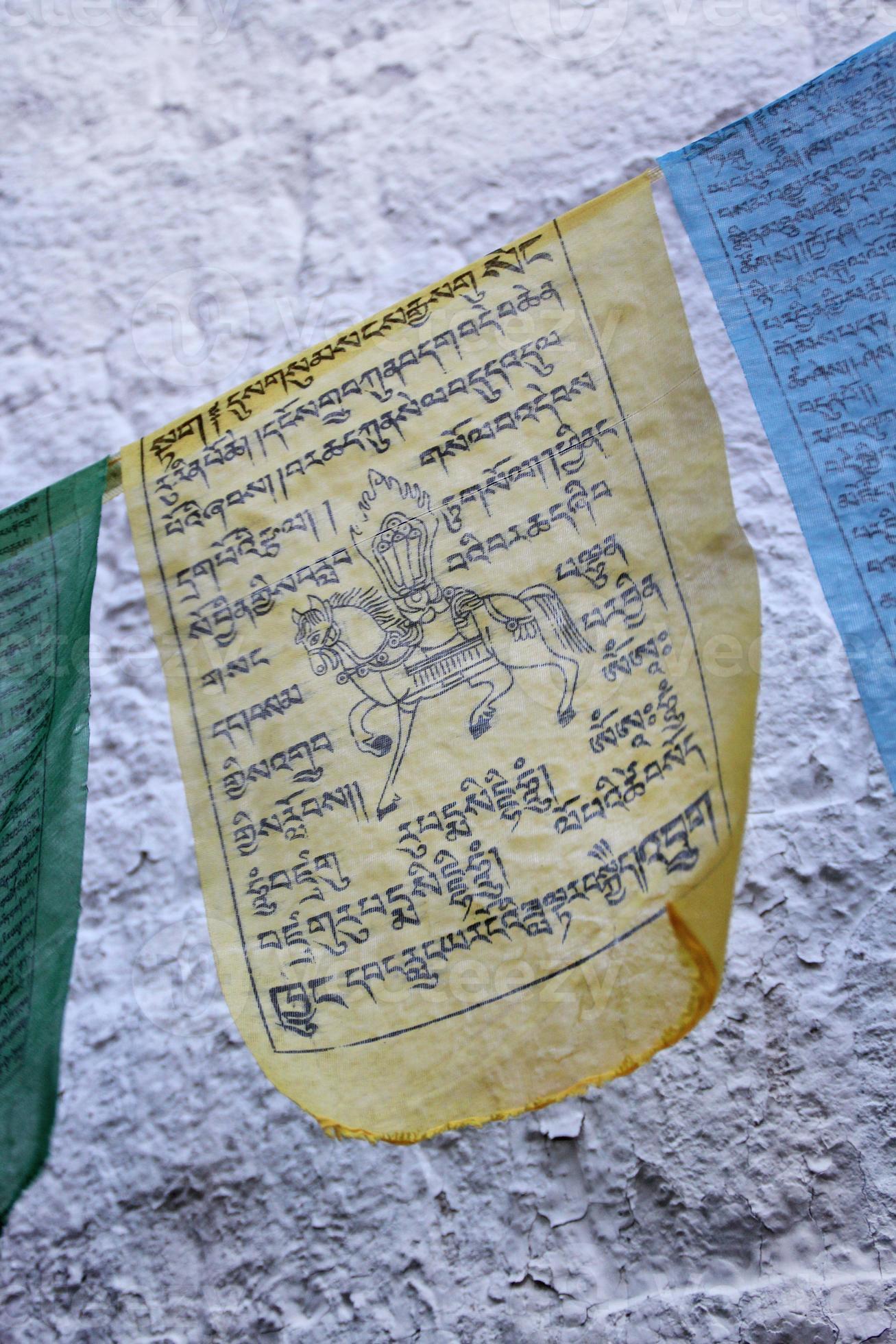 drapeau de prière tibétain photo