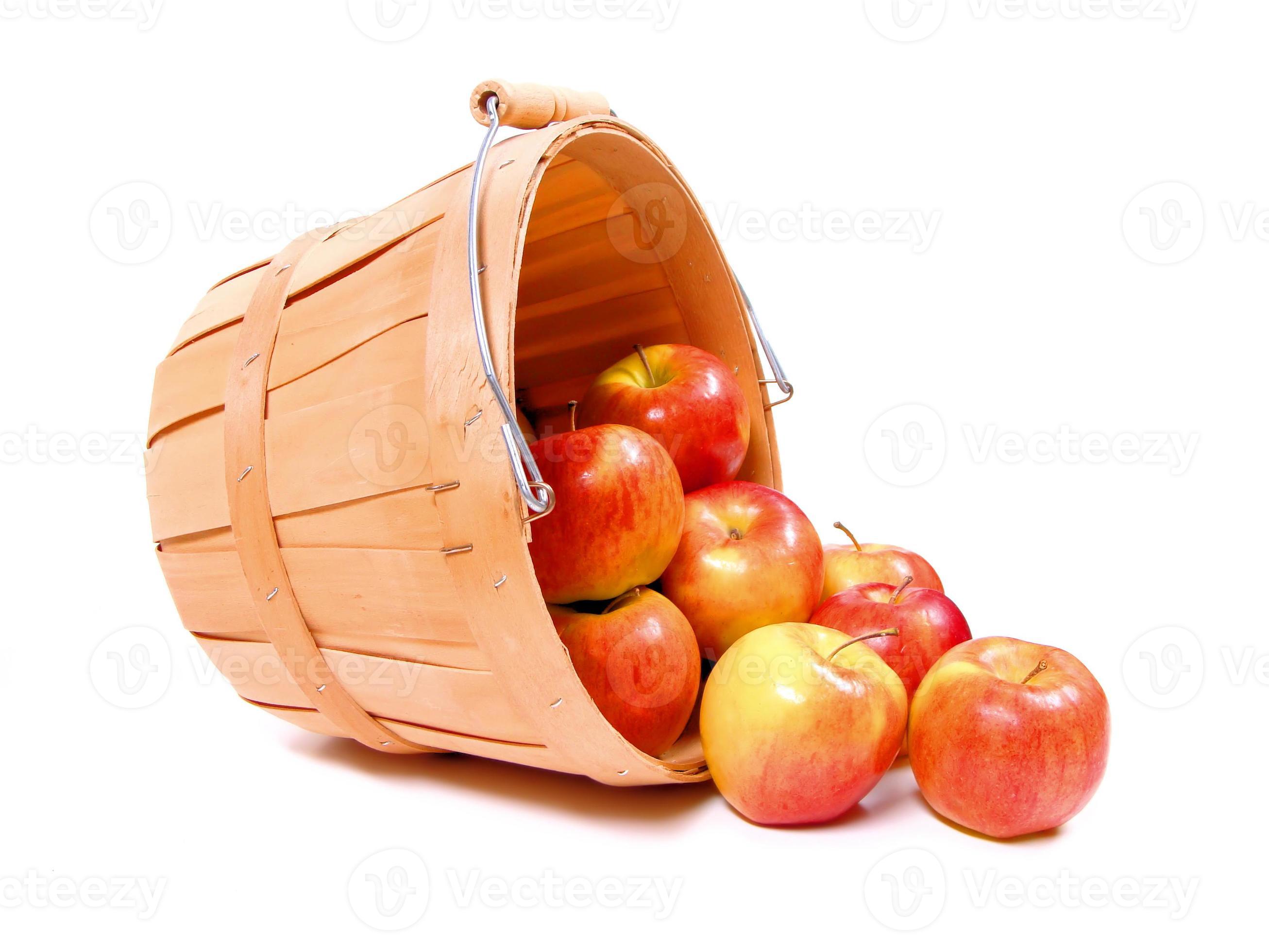 В корзину положили яблок