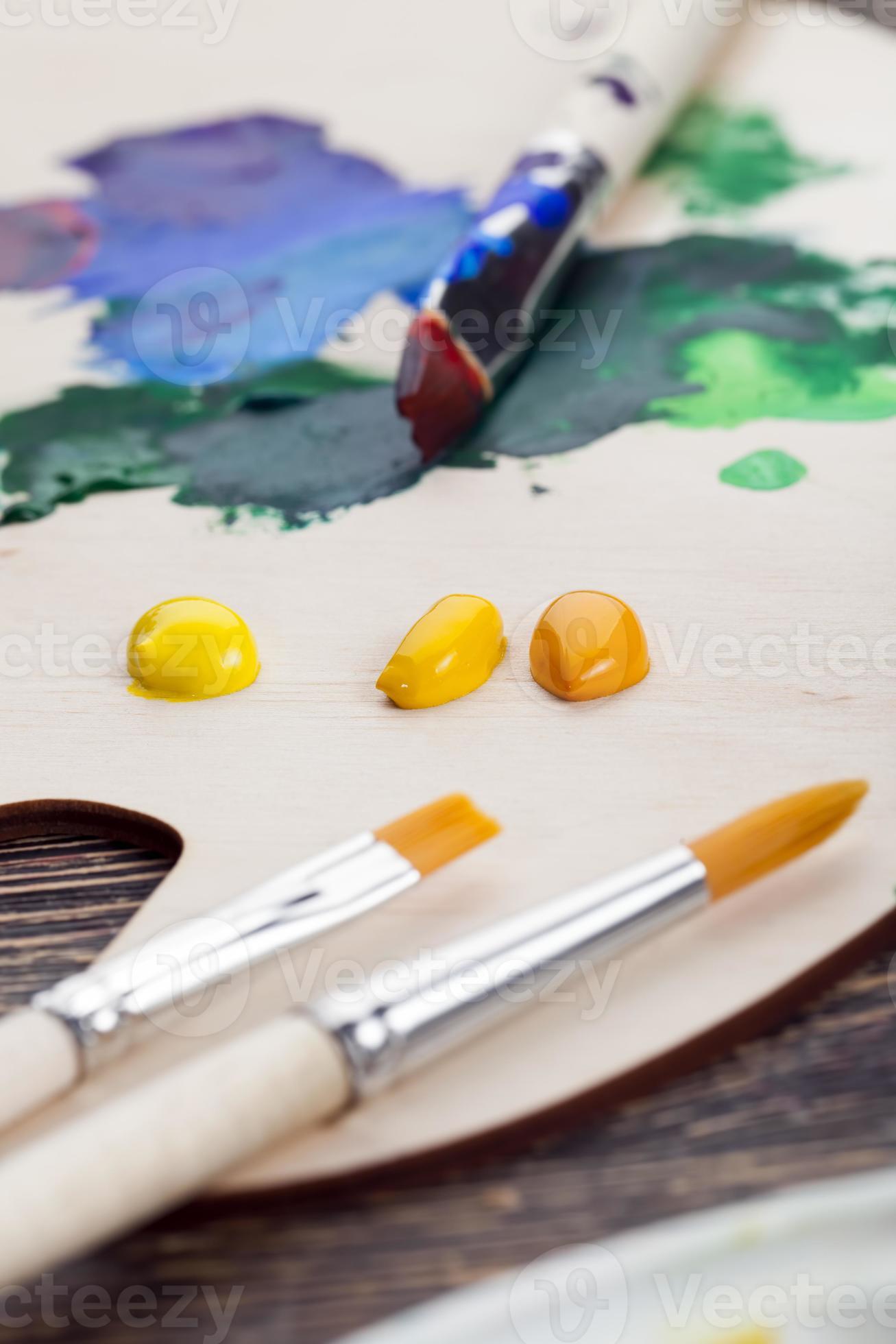 peintures et outils de haute qualité pour peindre des images 9450700 Photo  de stock chez Vecteezy