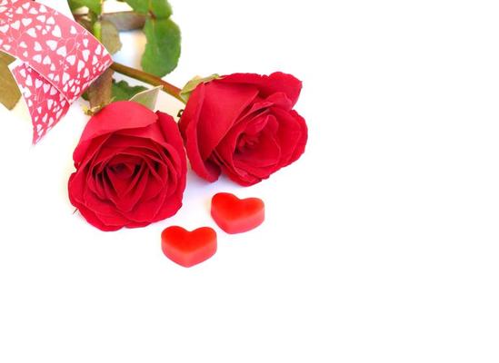 rose rouge avec coeur rouge, concept d'amour 1366106 Banque de photos