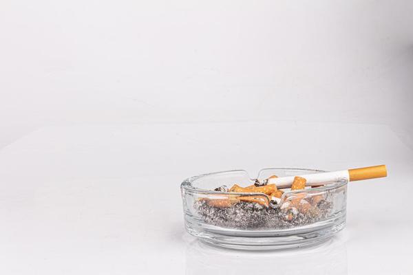cigarette cendrier blanc Contexte cendre fumée bout 19894804 Photo de stock  chez Vecteezy