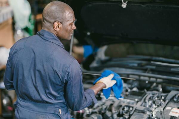 Chic sous le capot! Qu'est-ce qu'un capot de compartiment moteur?